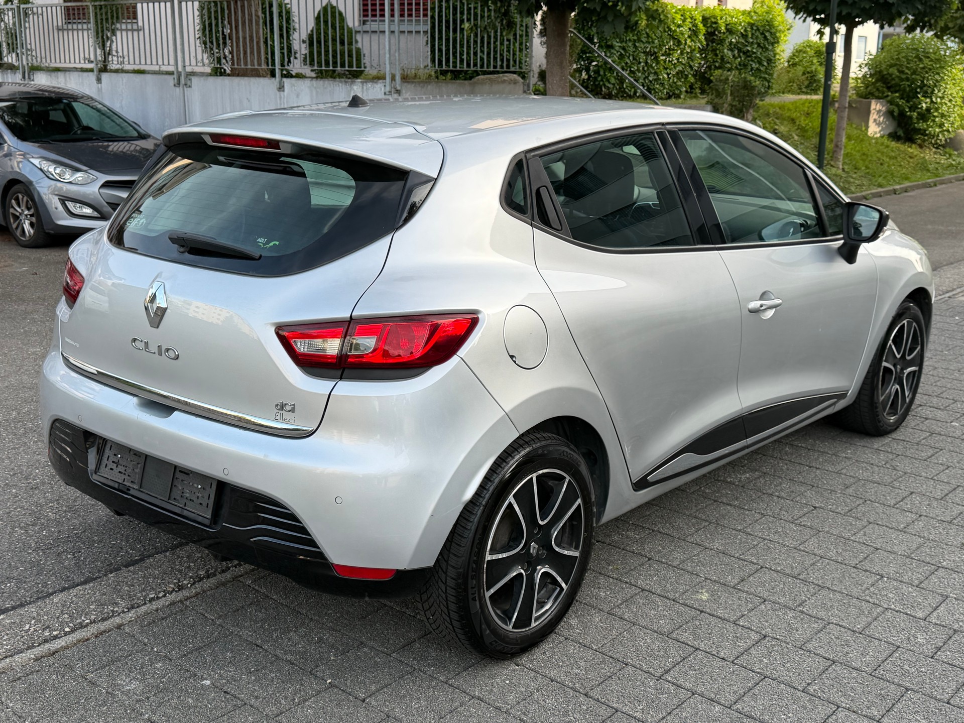 RENAULT Clio 1.5 dCi Swiss Edition-image-4