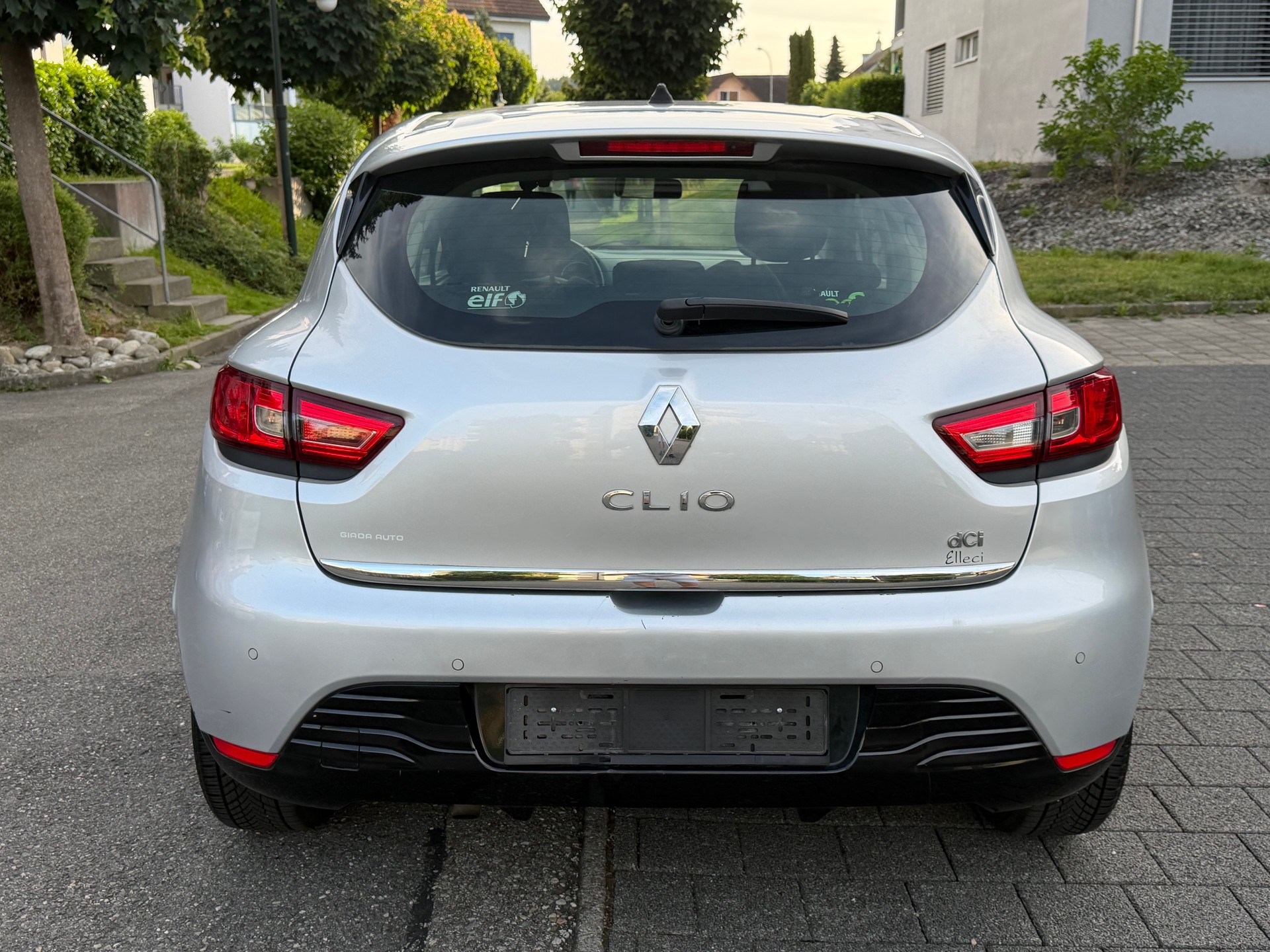 RENAULT Clio 1.5 dCi Swiss Edition-image-6