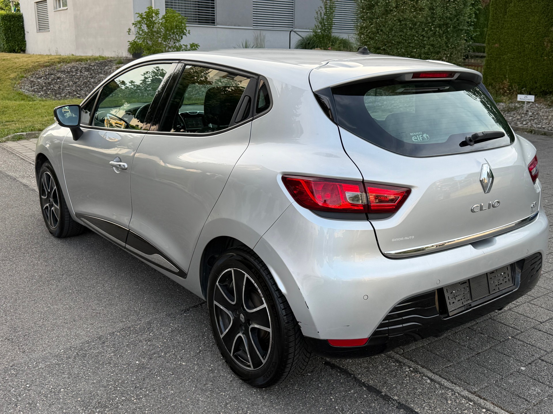 RENAULT Clio 1.5 dCi Swiss Edition-image-0