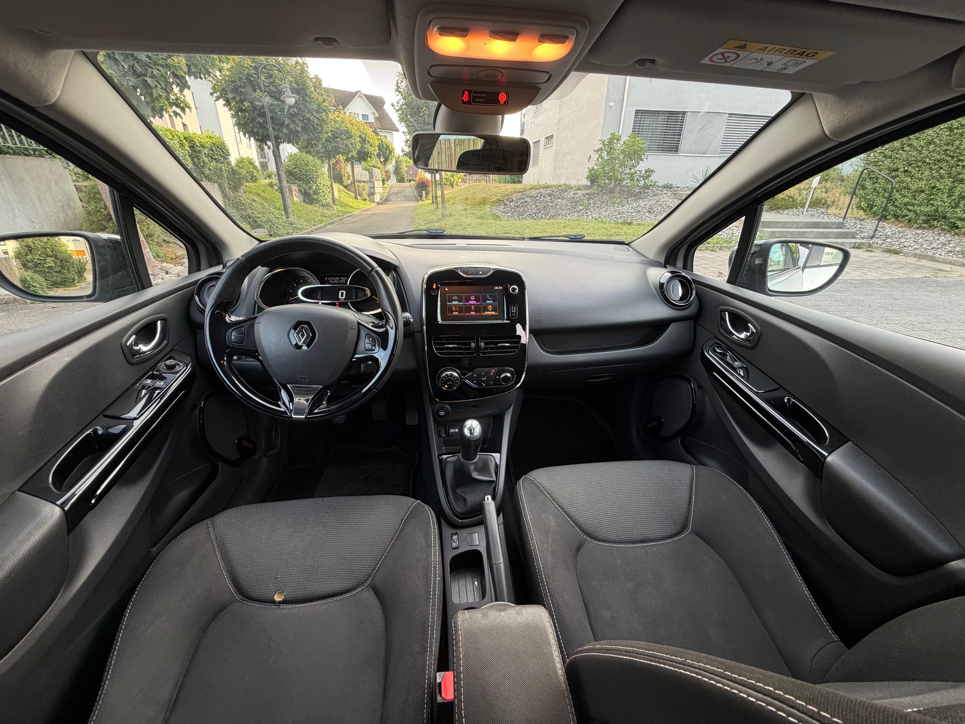 RENAULT Clio 1.5 dCi Swiss Edition-image-8