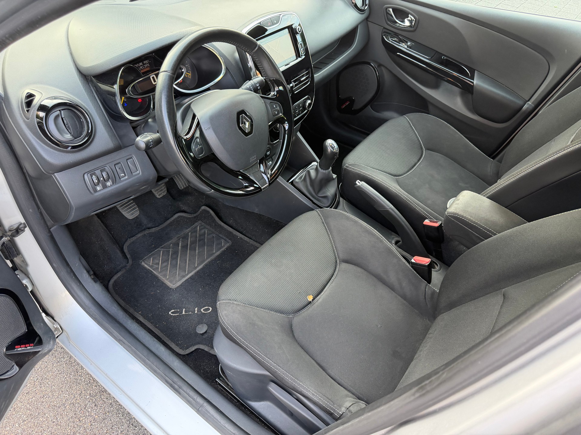 RENAULT Clio 1.5 dCi Swiss Edition-image-10