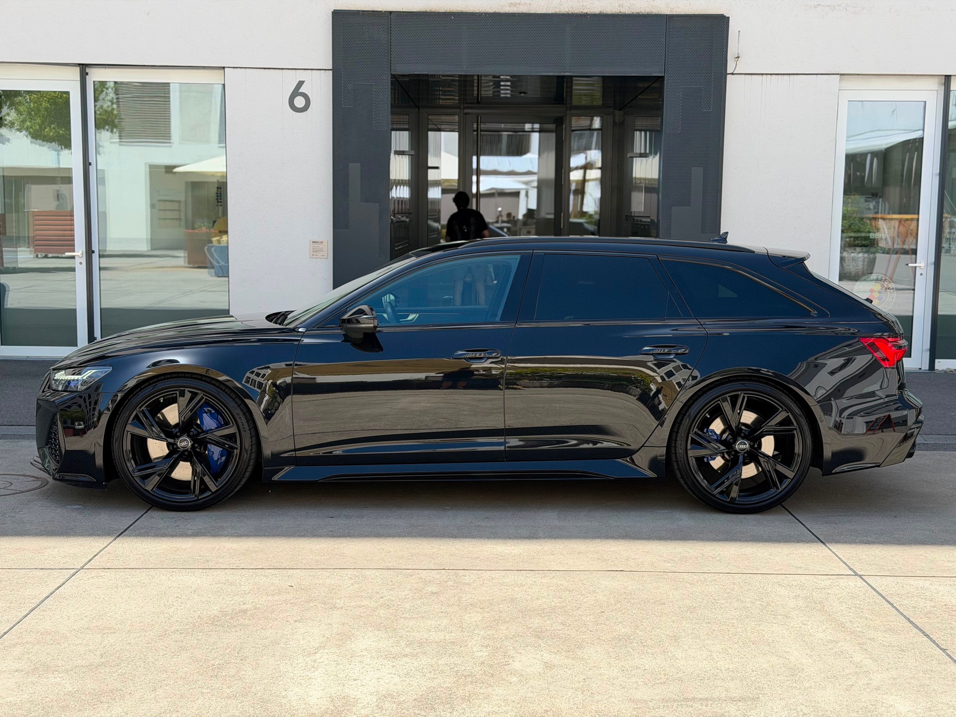 AUDI RS6 Avant 4.0 TFSI V8 quattro-image-4