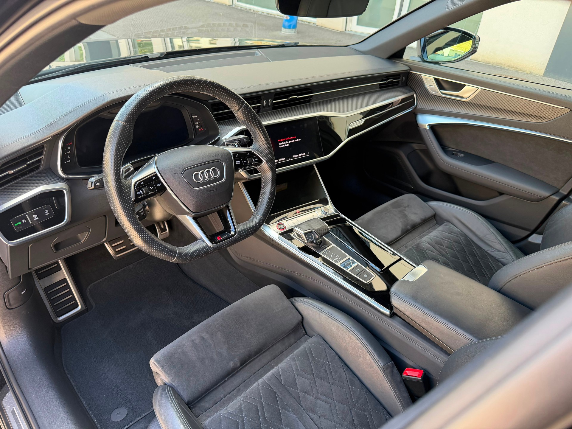 AUDI RS6 Avant 4.0 TFSI V8 quattro-image-9