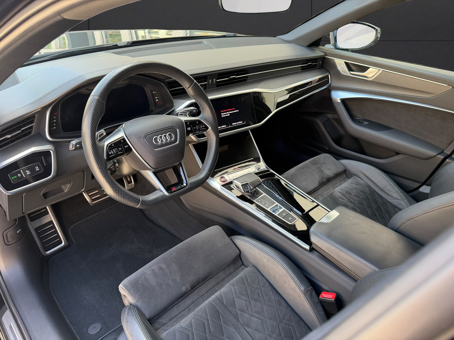 AUDI RS6 Avant 4.0 TFSI V8 quattro-image-8