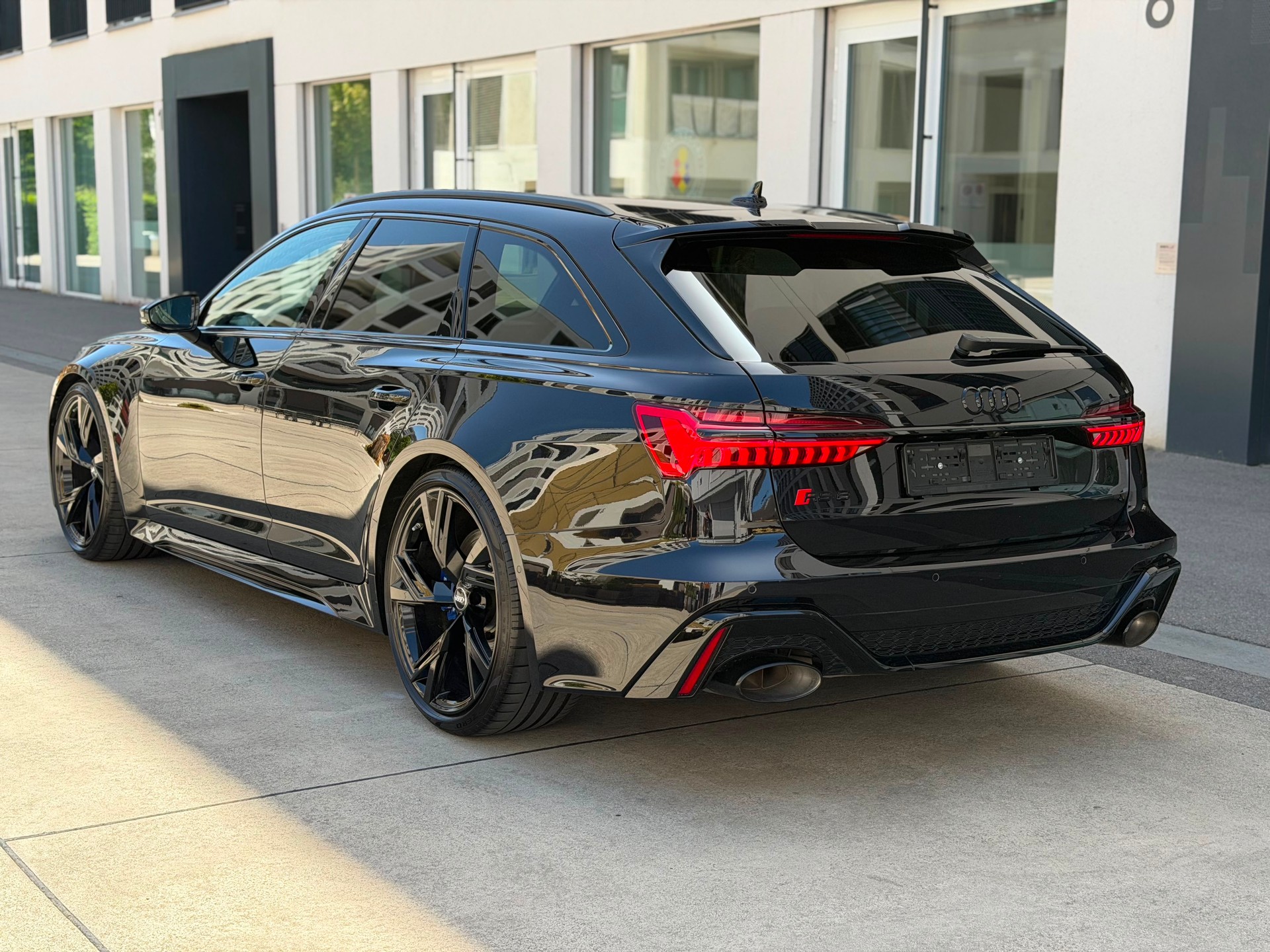 AUDI RS6 Avant 4.0 TFSI V8 quattro-image-6