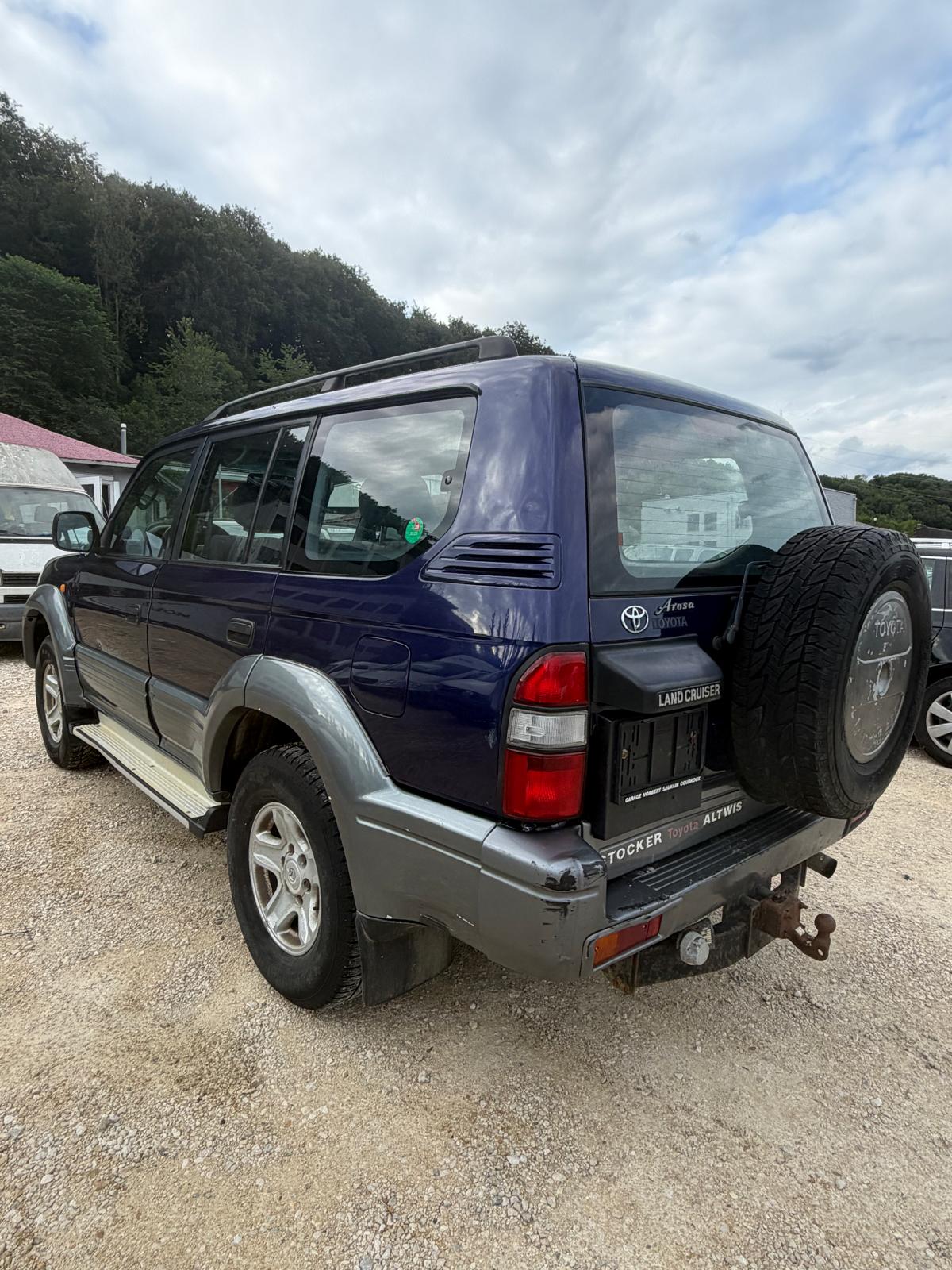 TOYOTA LAND CRUISER-image-4