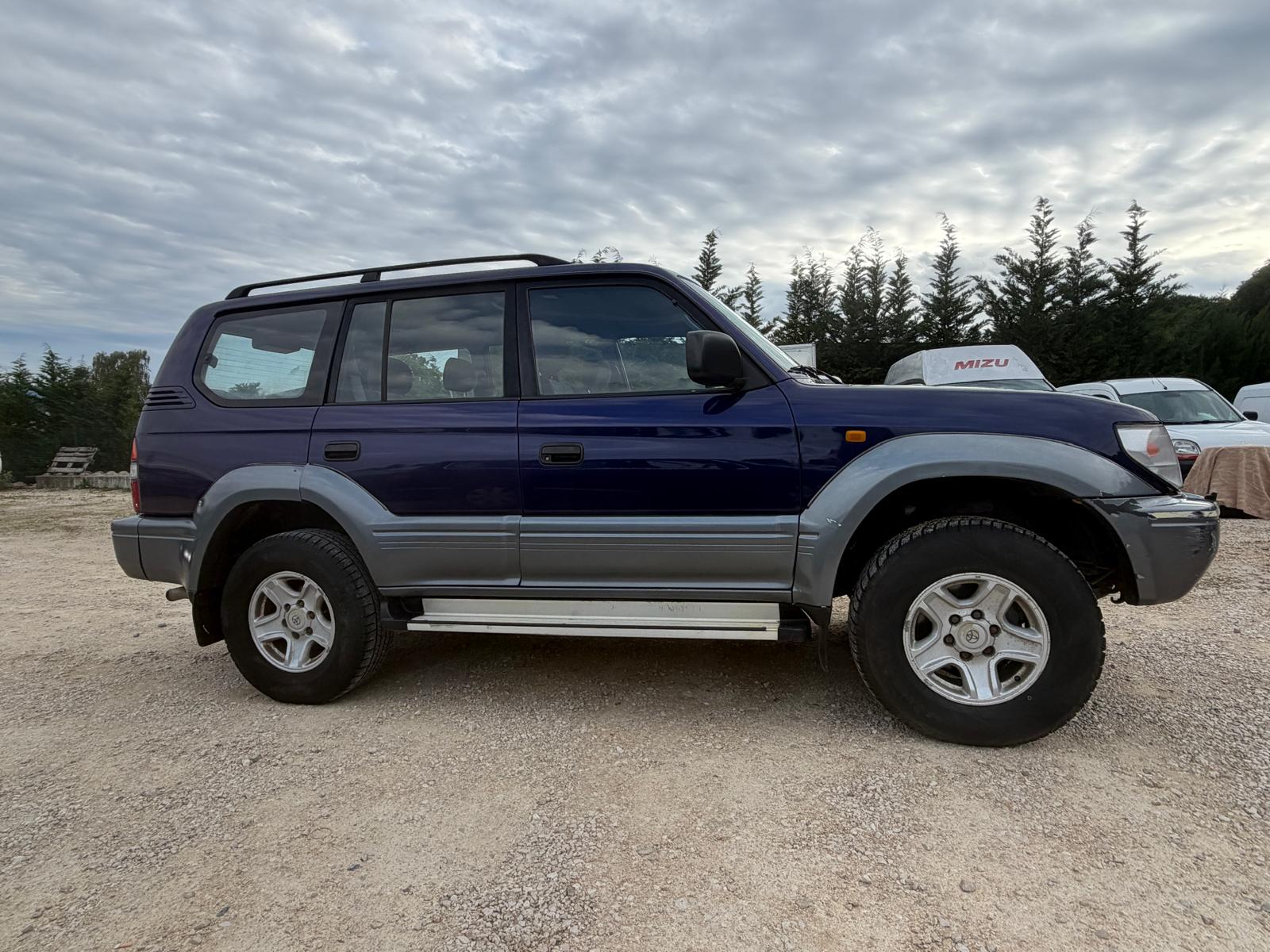 TOYOTA LAND CRUISER-image-2