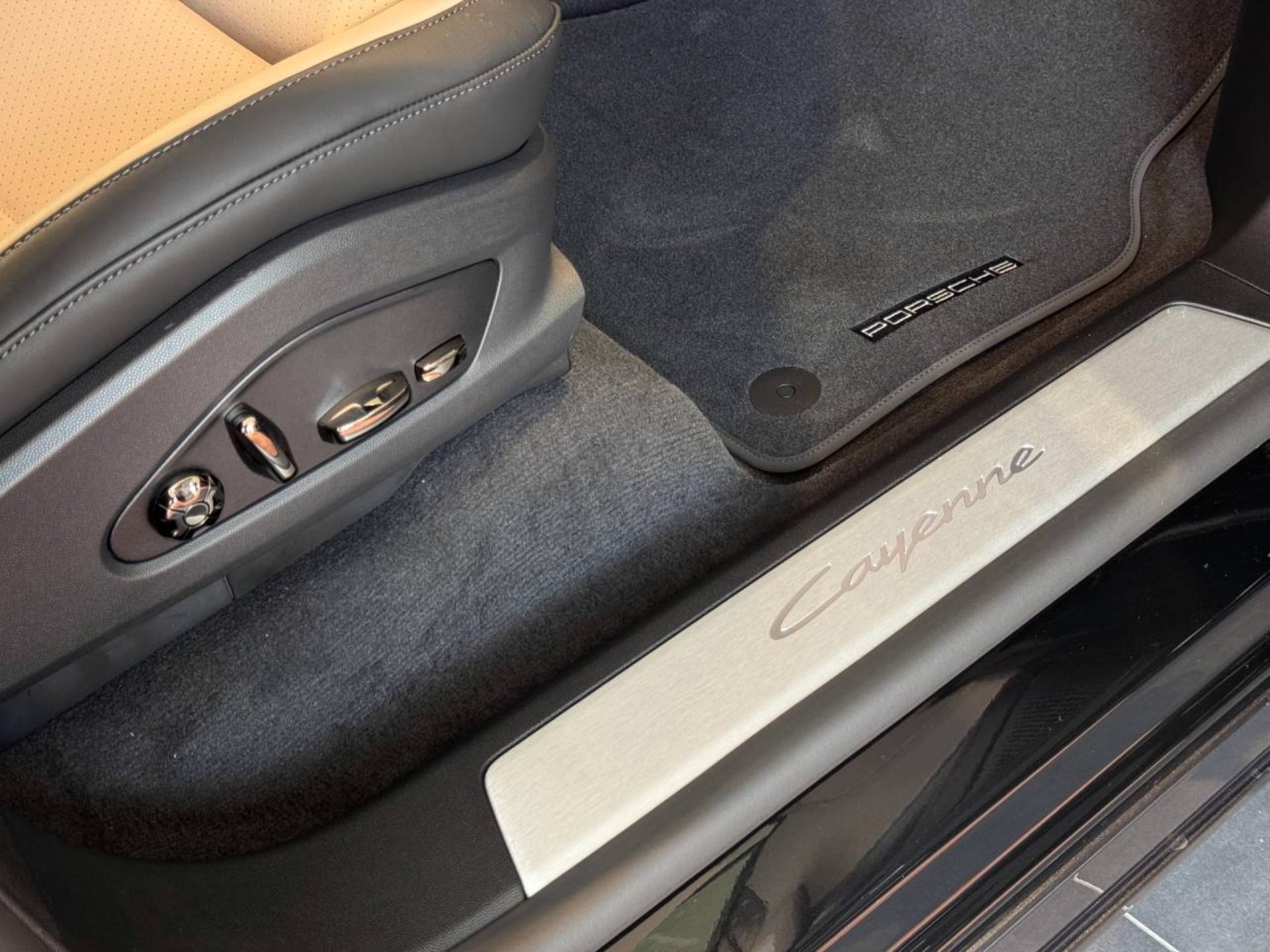 PORSCHE Cayenne Electric-image-26