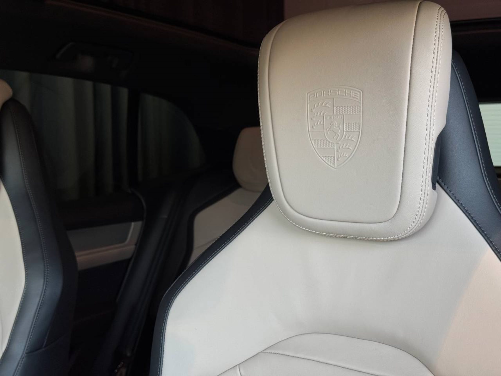 PORSCHE Cayenne Electric-image-35