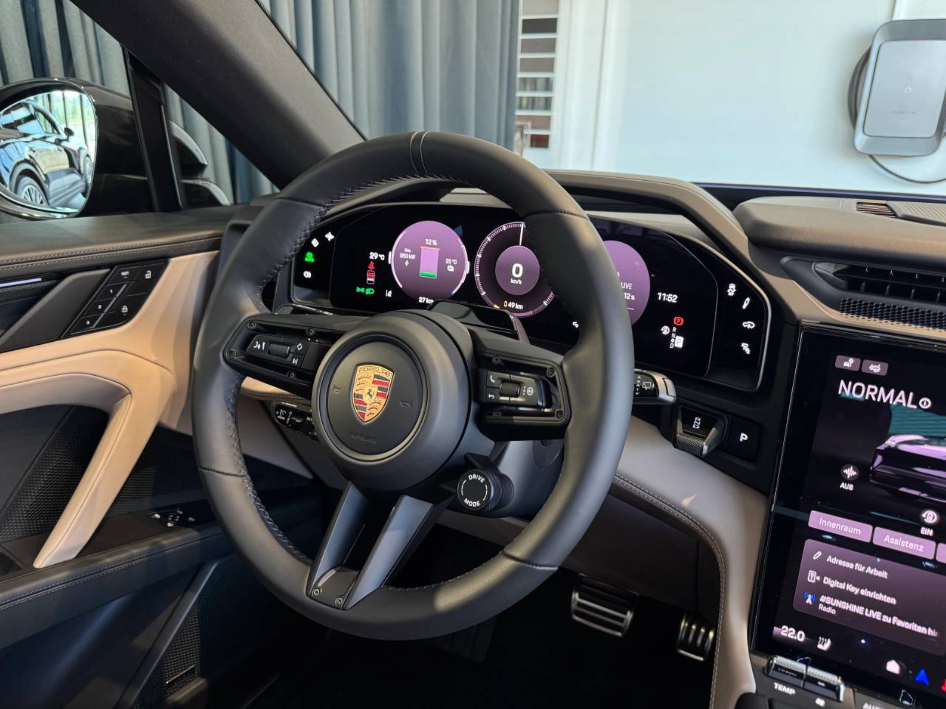 PORSCHE Cayenne Electric-image-34