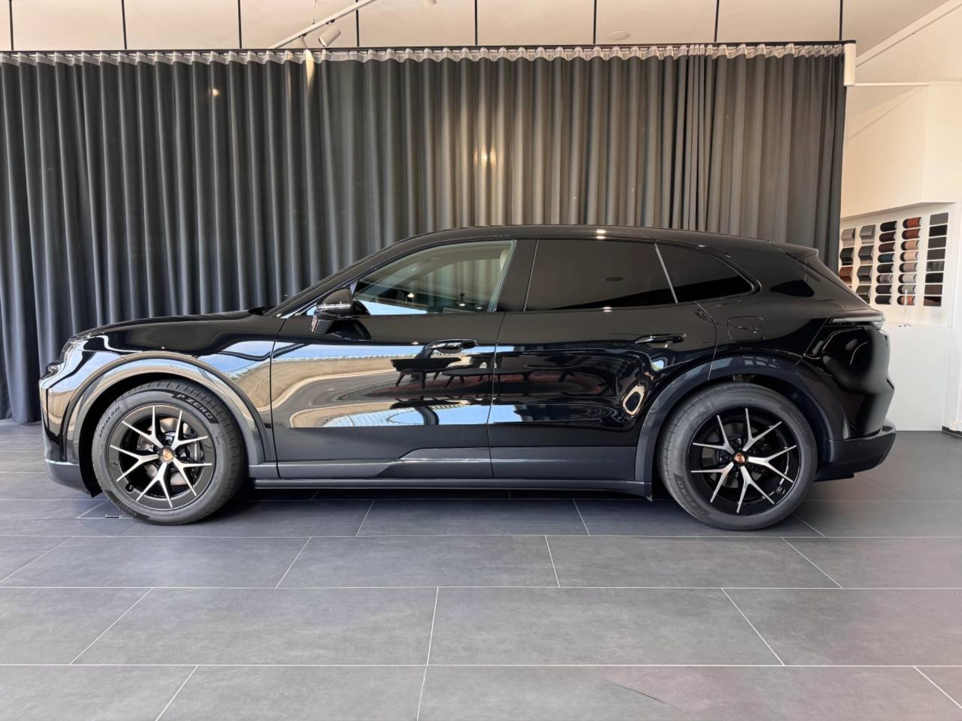 PORSCHE Cayenne Electric-image-1