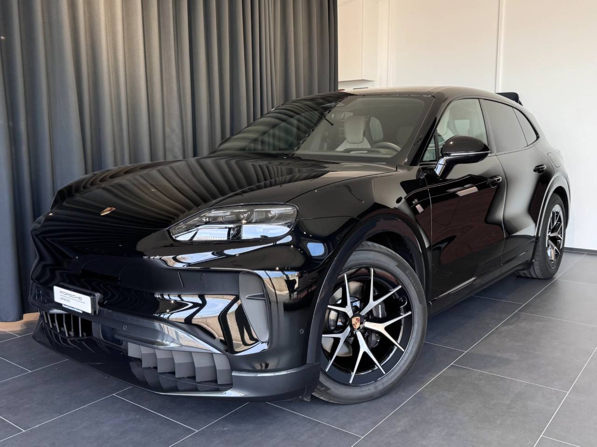 PORSCHE Cayenne Electric-image-0