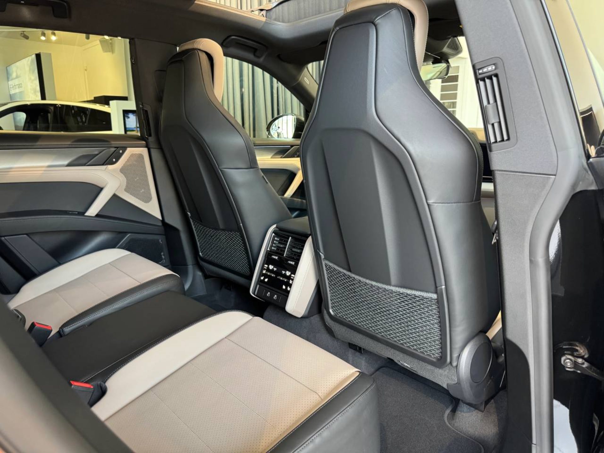 PORSCHE Cayenne Electric-image-27