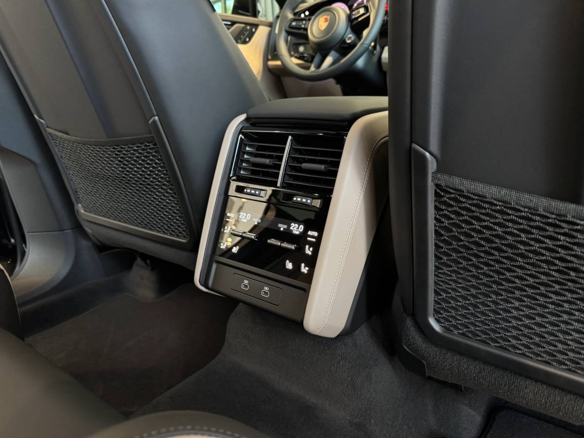 PORSCHE Cayenne Electric-image-28
