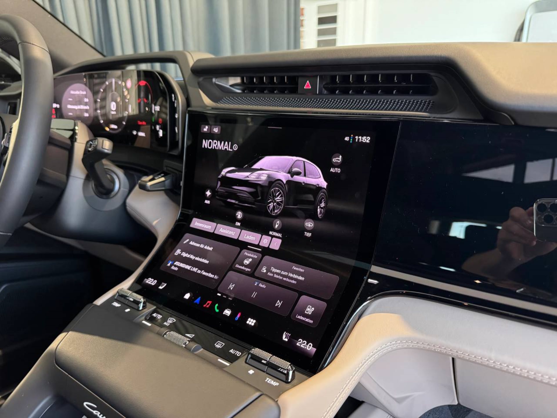 PORSCHE Cayenne Electric-image-23