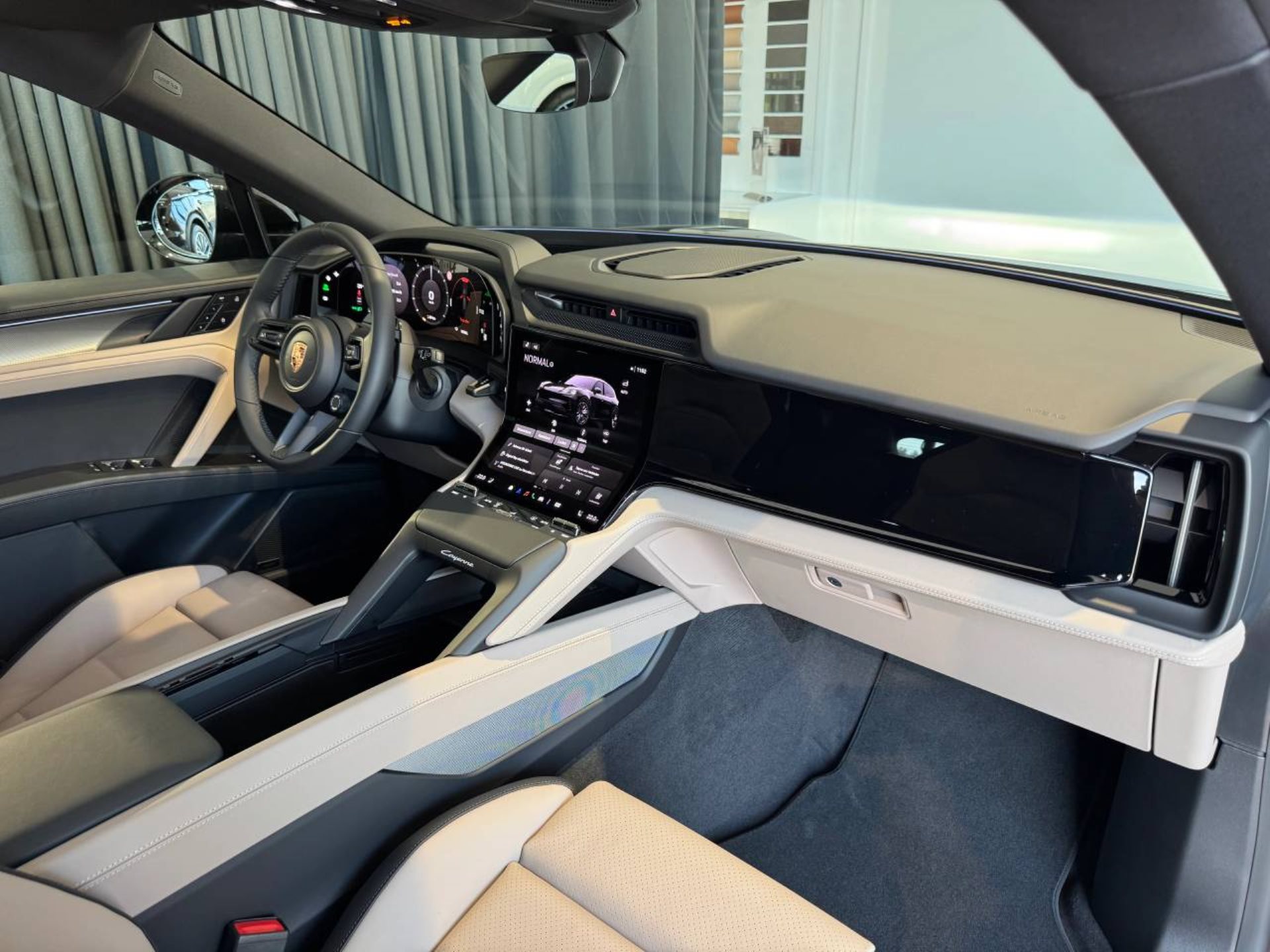 PORSCHE Cayenne Electric-image-21