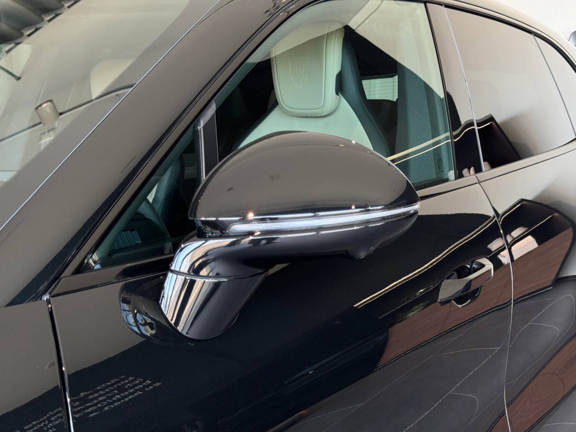 PORSCHE Cayenne Electric-image-14