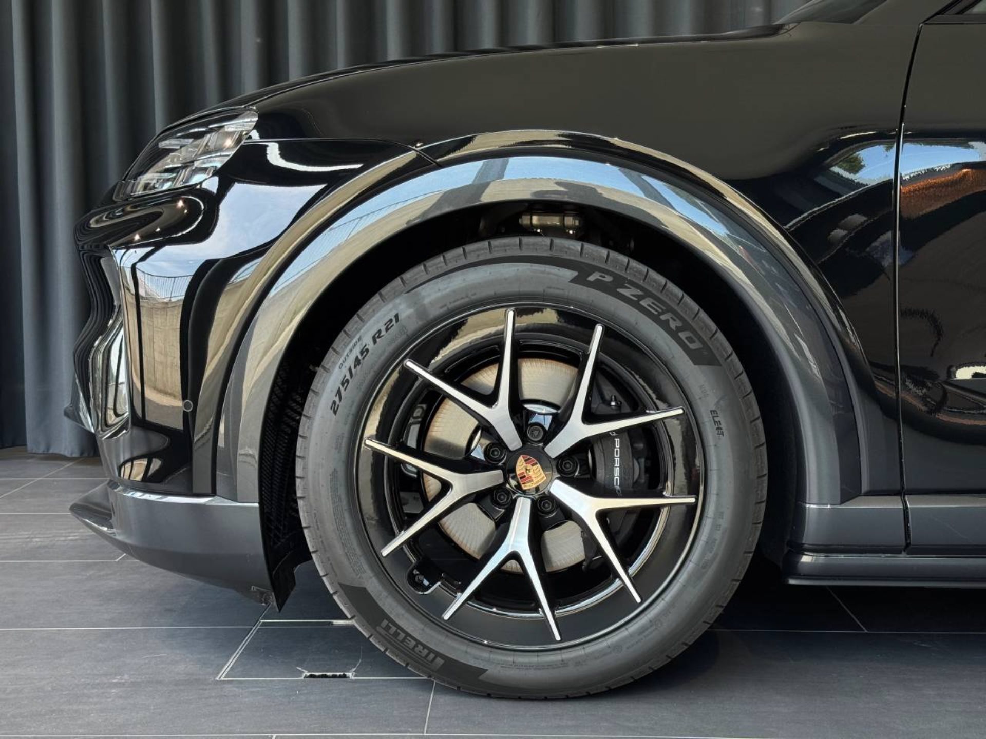 PORSCHE Cayenne Electric-image-10
