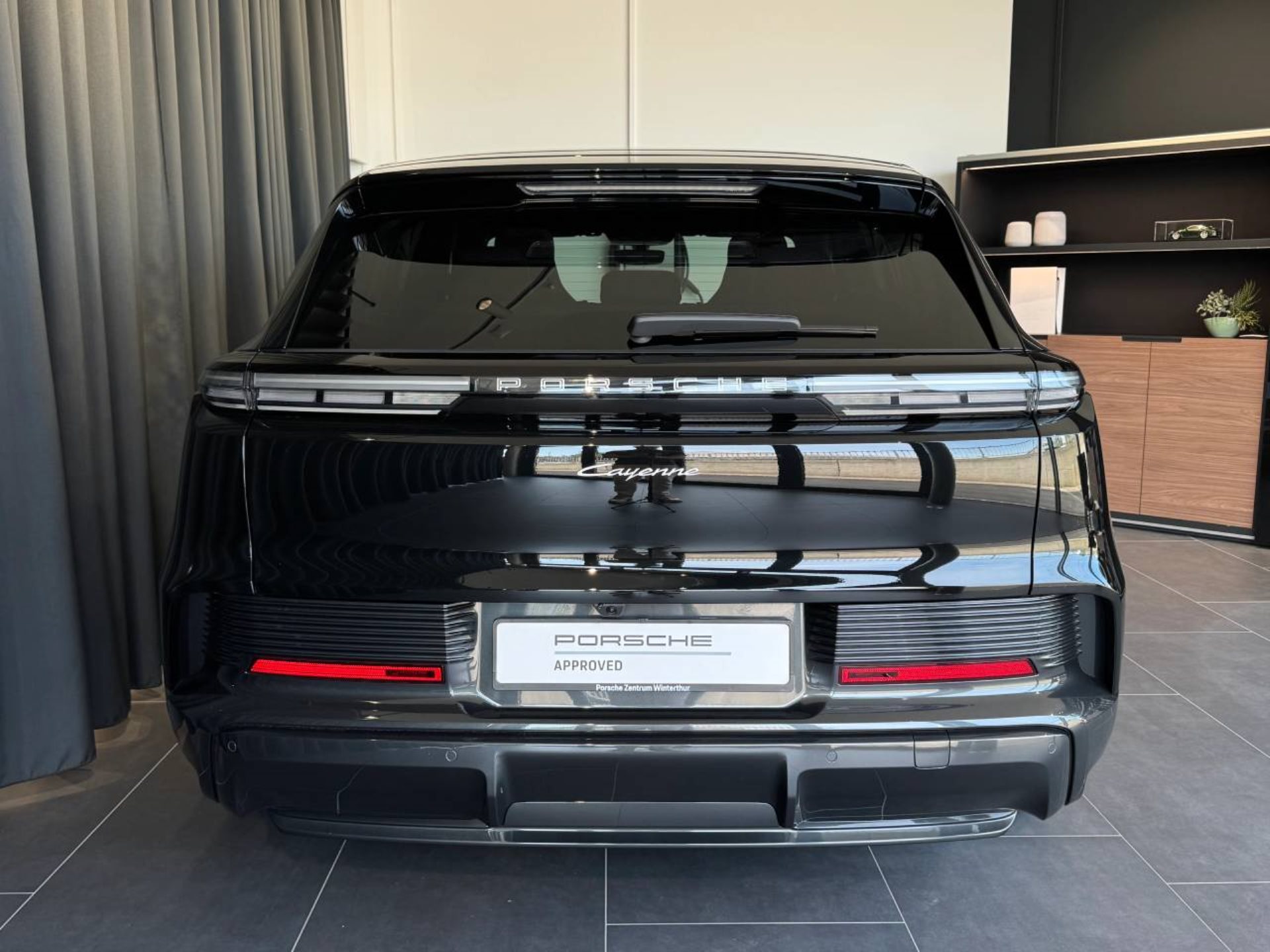 PORSCHE Cayenne Electric-image-5
