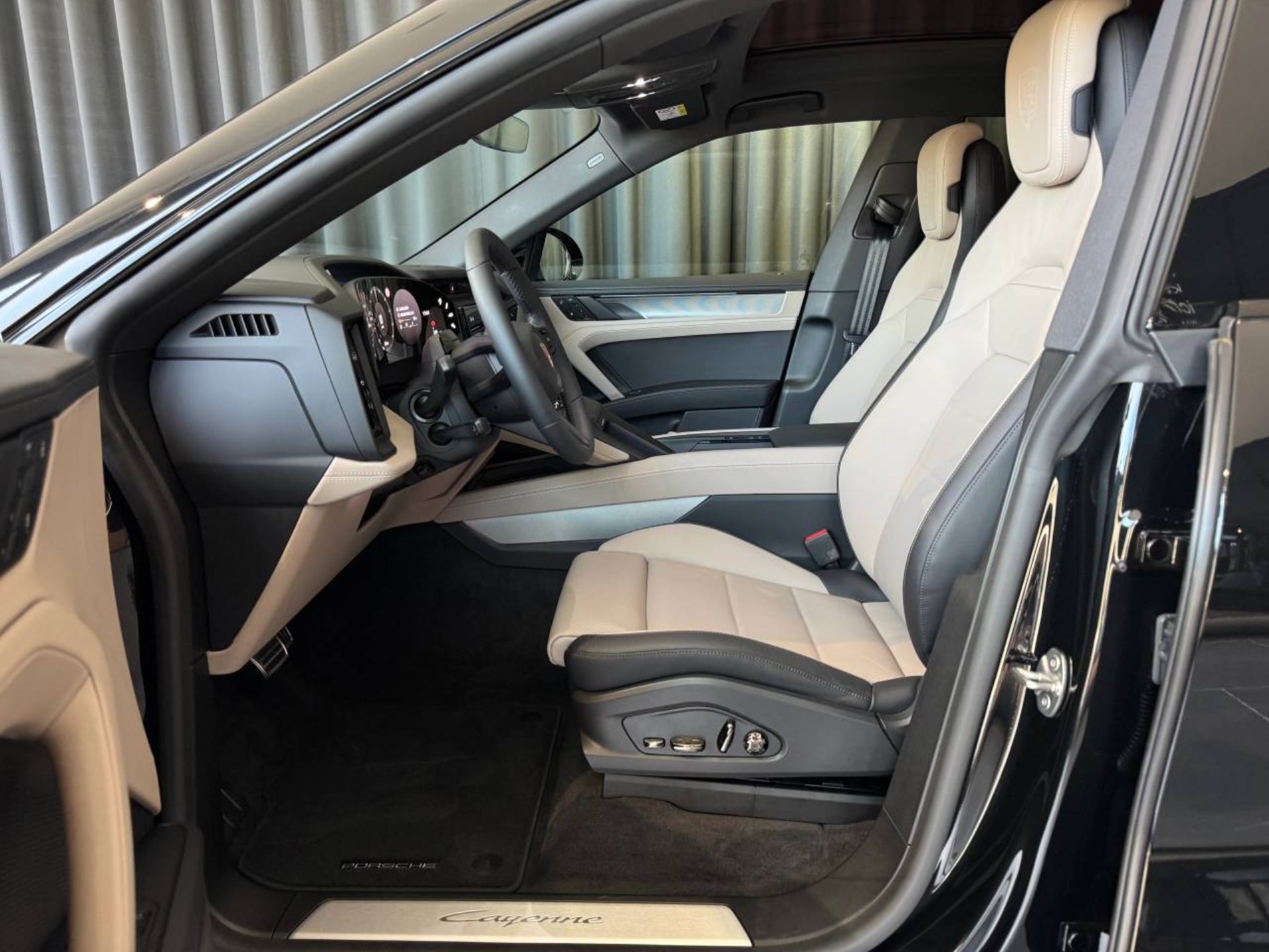 PORSCHE Cayenne Electric-image-4