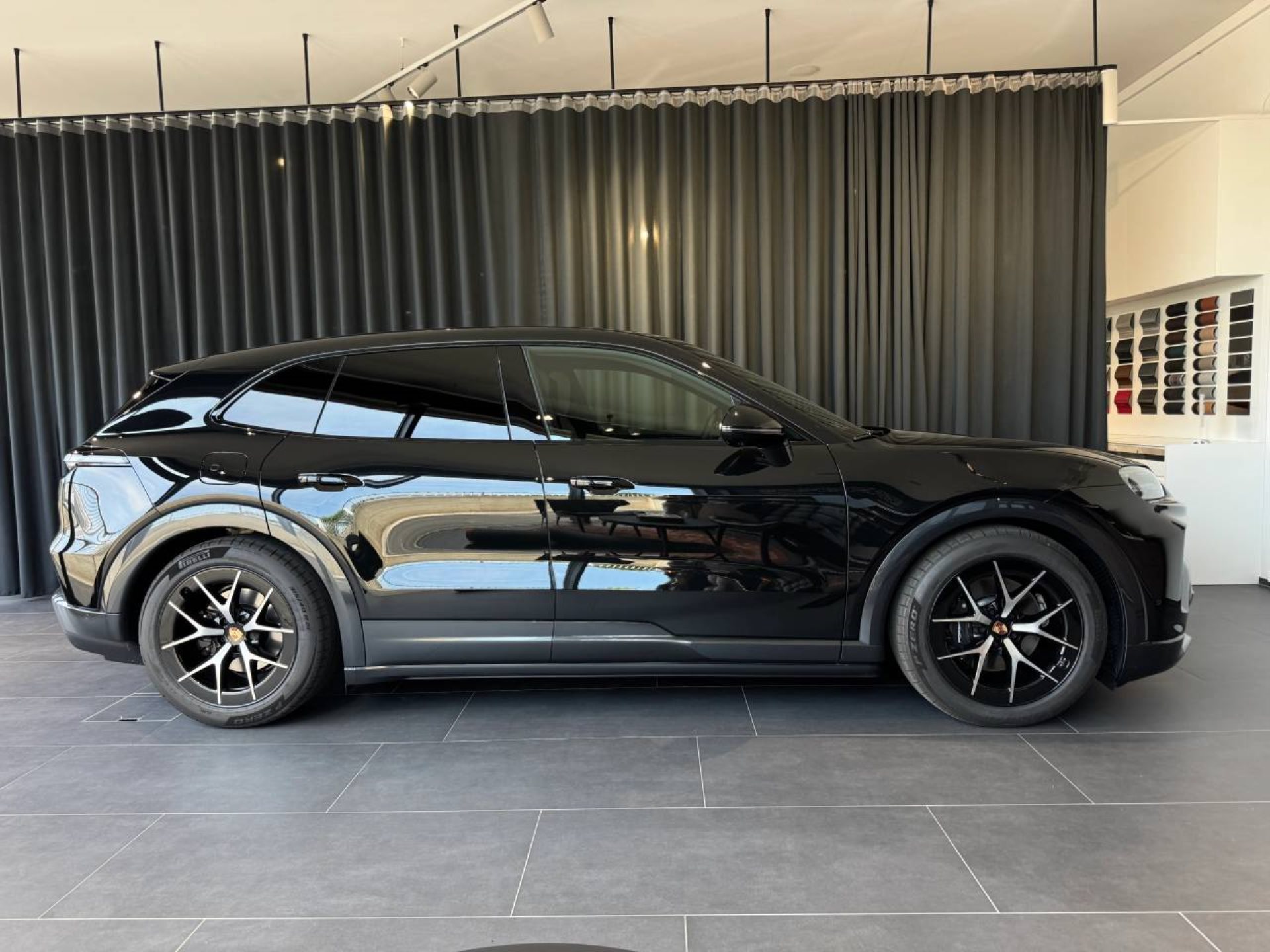 PORSCHE Cayenne Electric-image-7