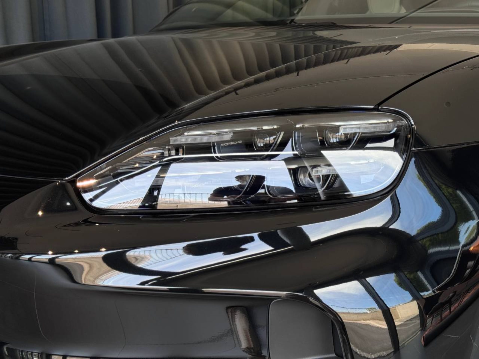 PORSCHE Cayenne Electric-image-12