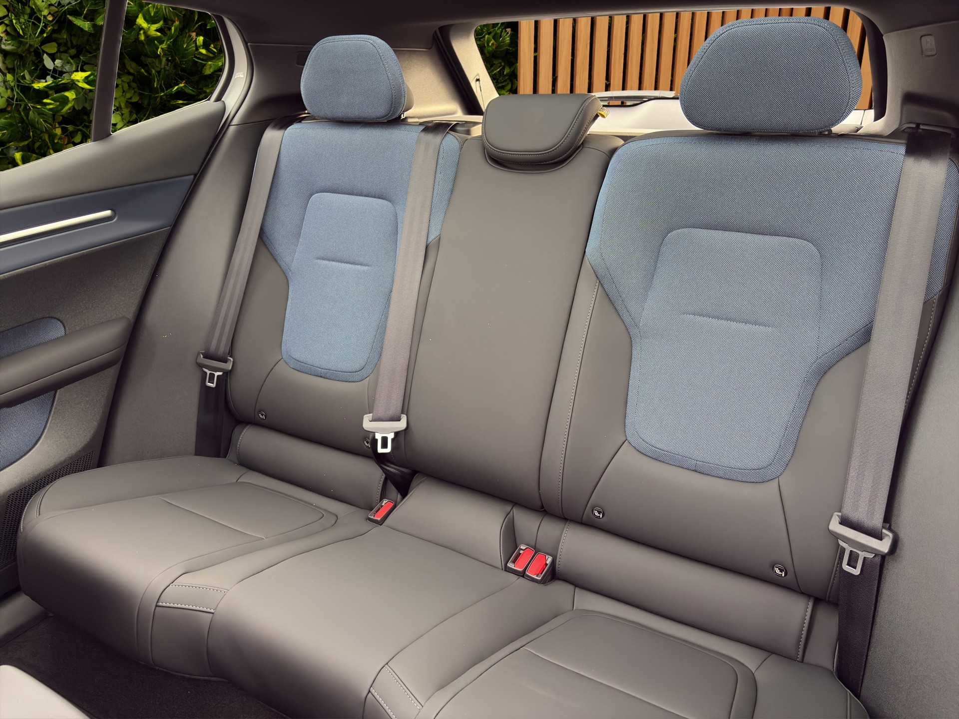 VOLVO EX30 CC E60 Twin Performance AWD-image-13