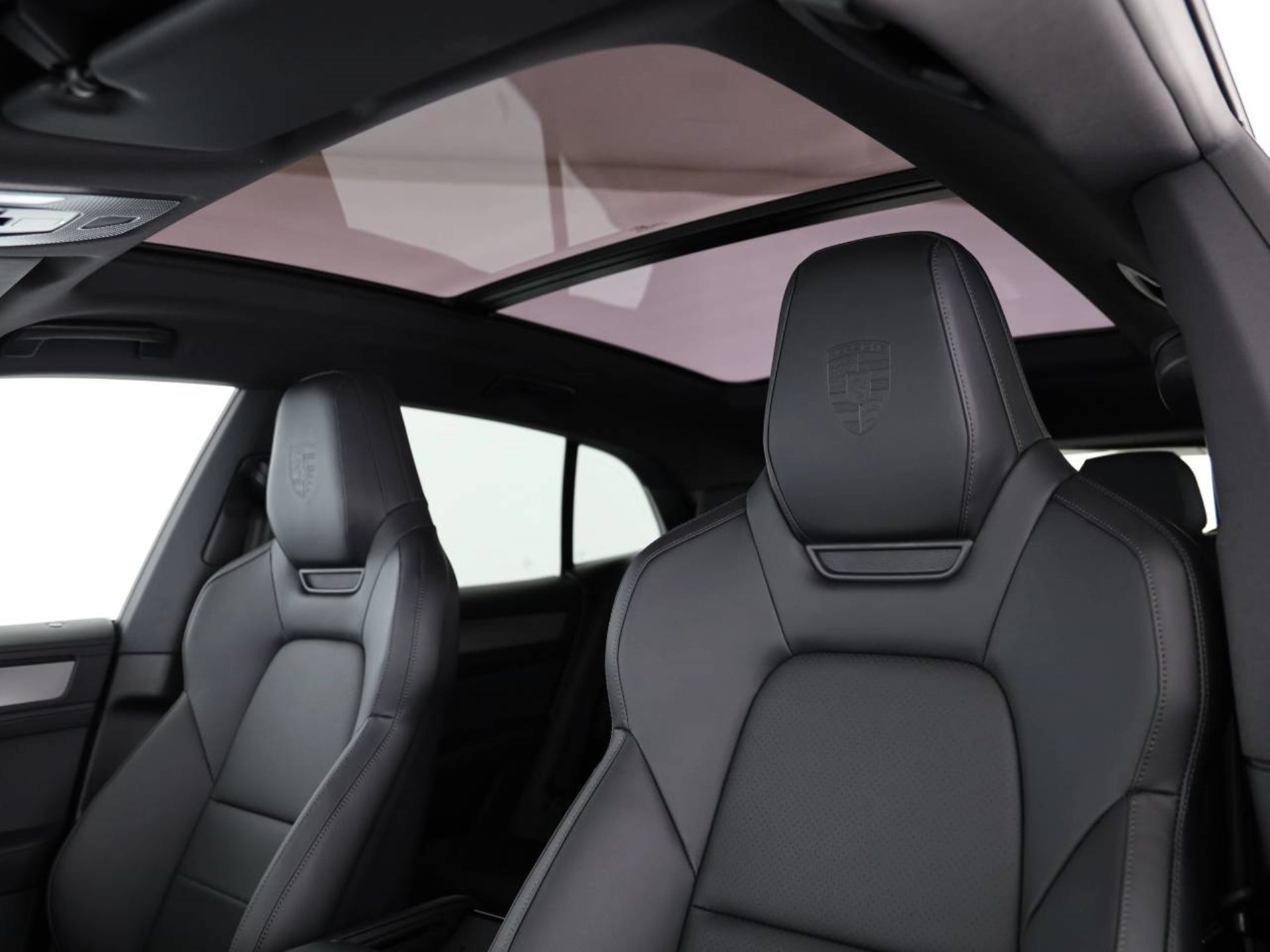 PORSCHE Cayenne Electric-image-14