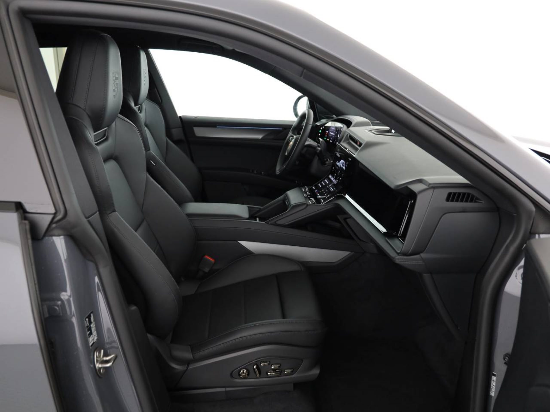 PORSCHE Cayenne Electric-image-15