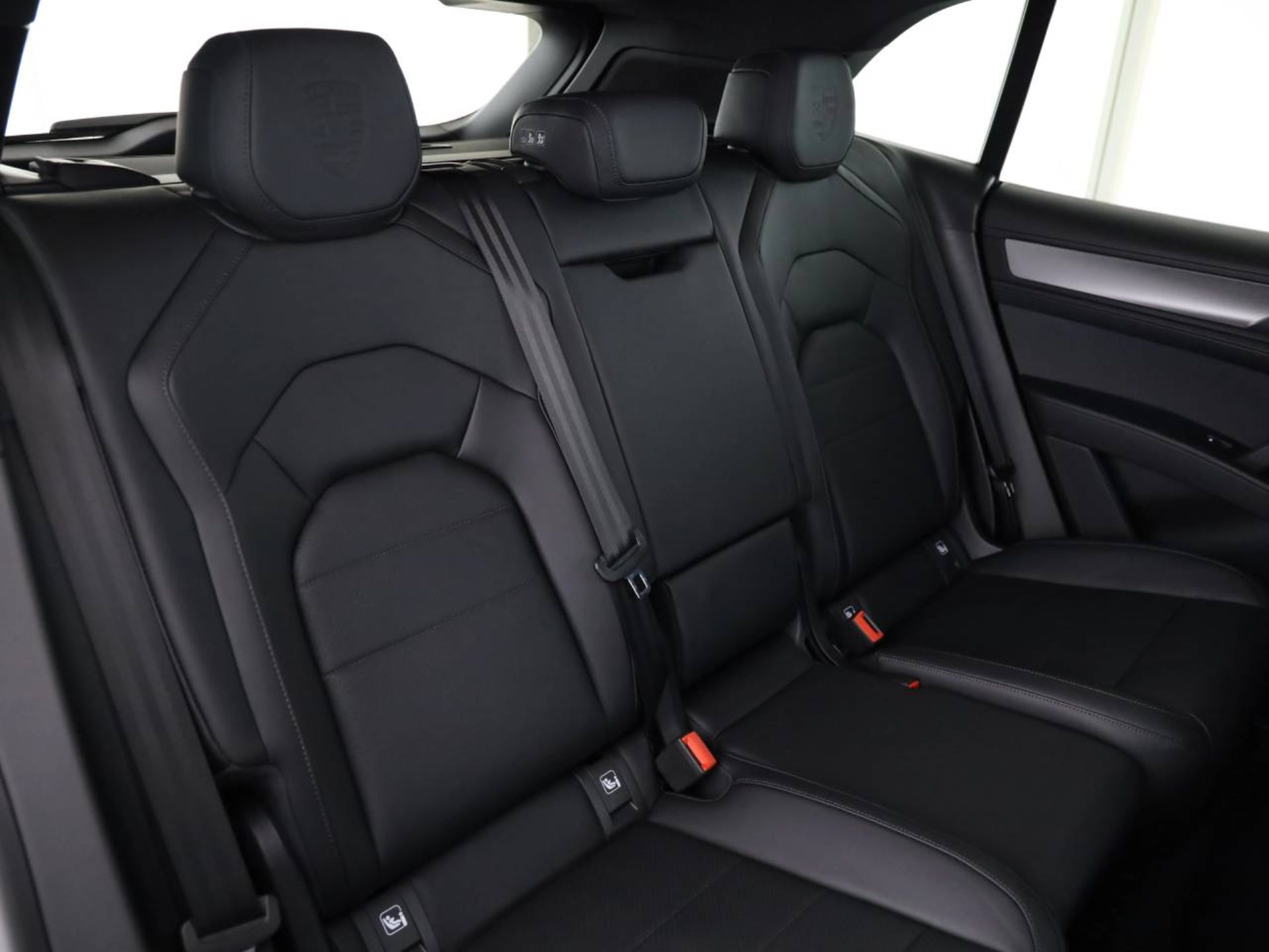 PORSCHE Cayenne Electric-image-18