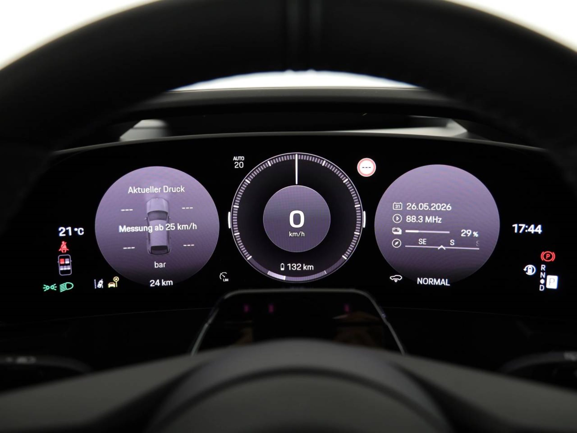 PORSCHE Cayenne Electric-image-10