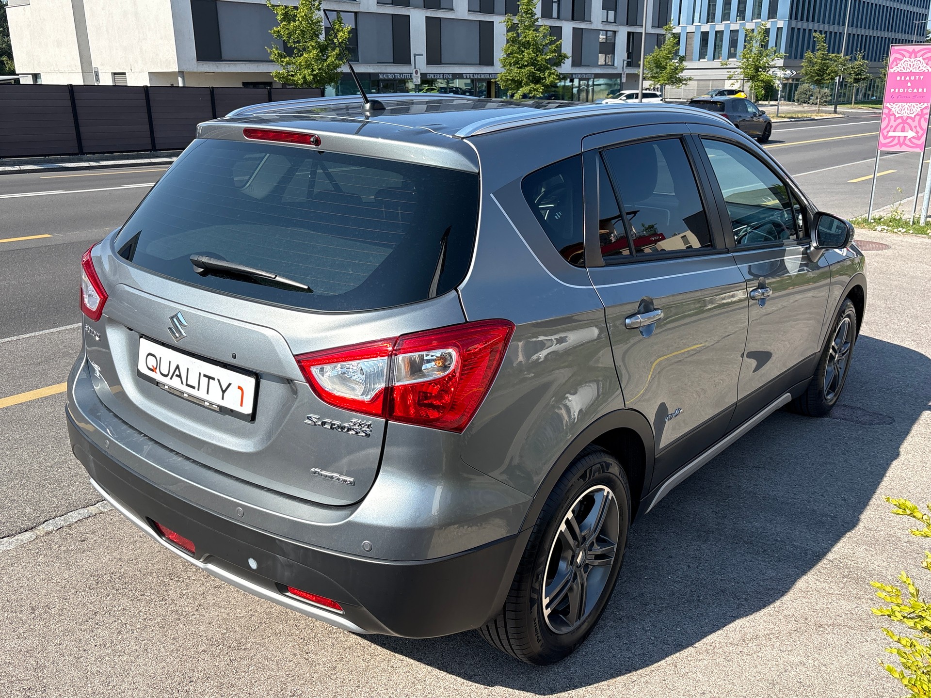 SUZUKI SX4 S-Cross 1.6 TD PizSulai 4WD TCSS-image-4