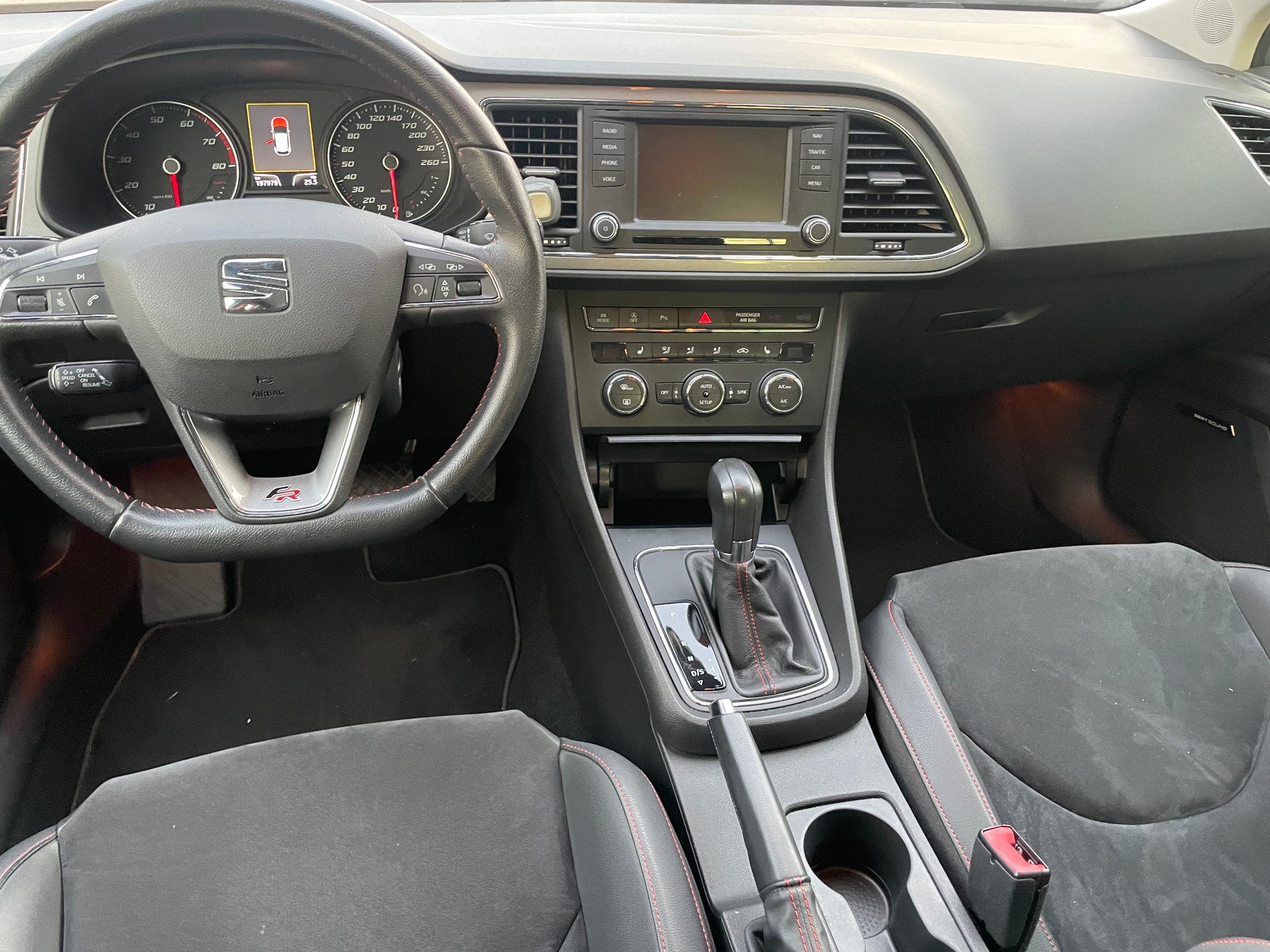 SEAT Leon 1.8 TSI FR DSG-image-8