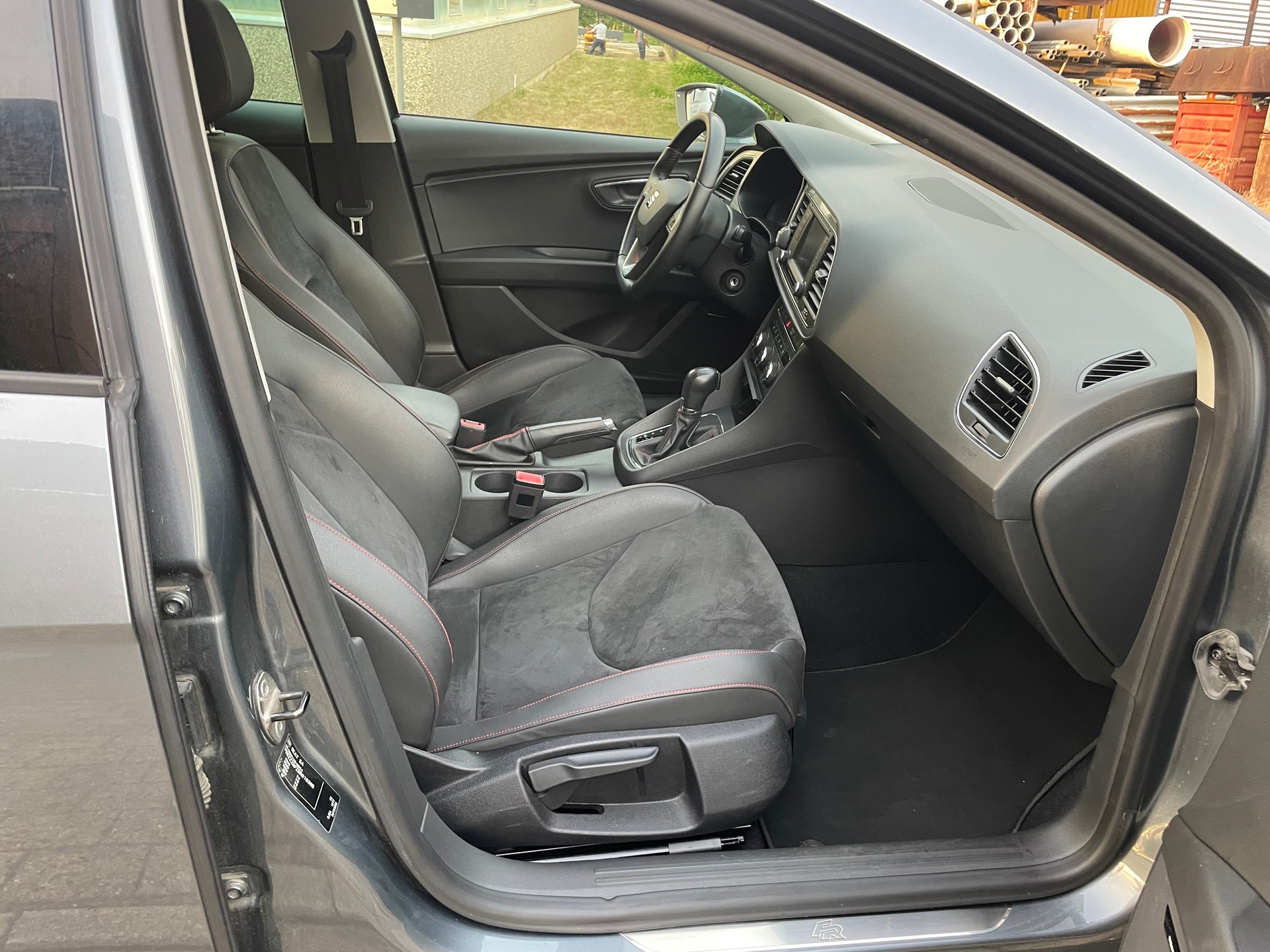 SEAT Leon 1.8 TSI FR DSG-image-11