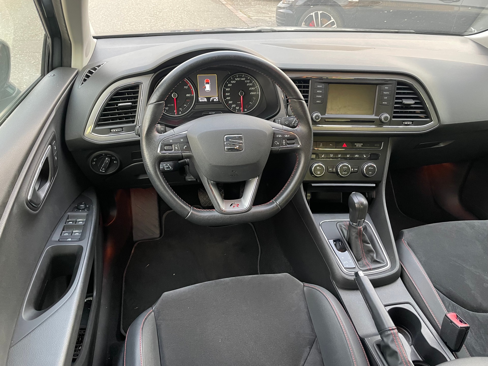 SEAT Leon 1.8 TSI FR DSG-image-9