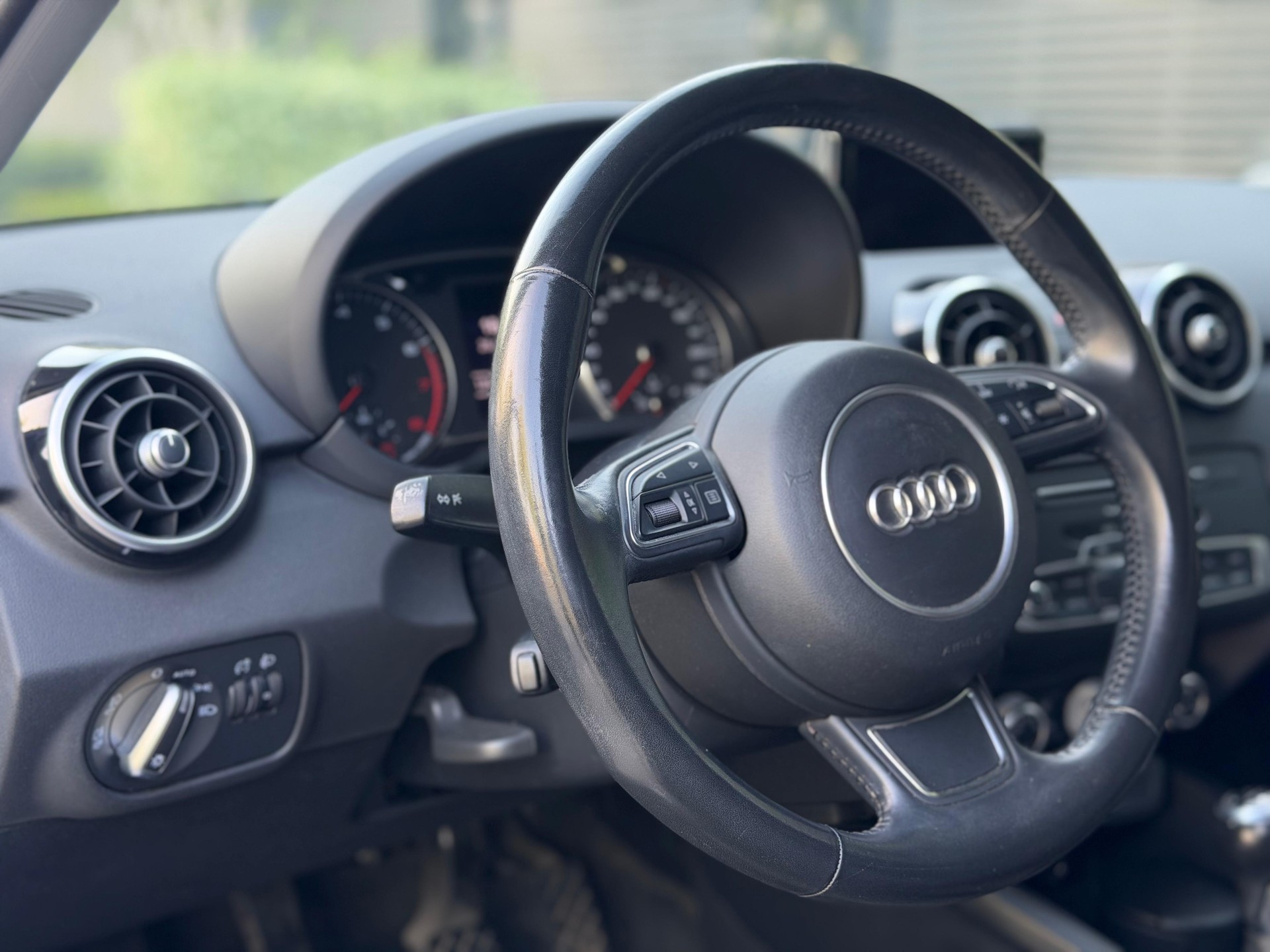 AUDI A1 Sportback 1.4 TFSI Sport-image-8