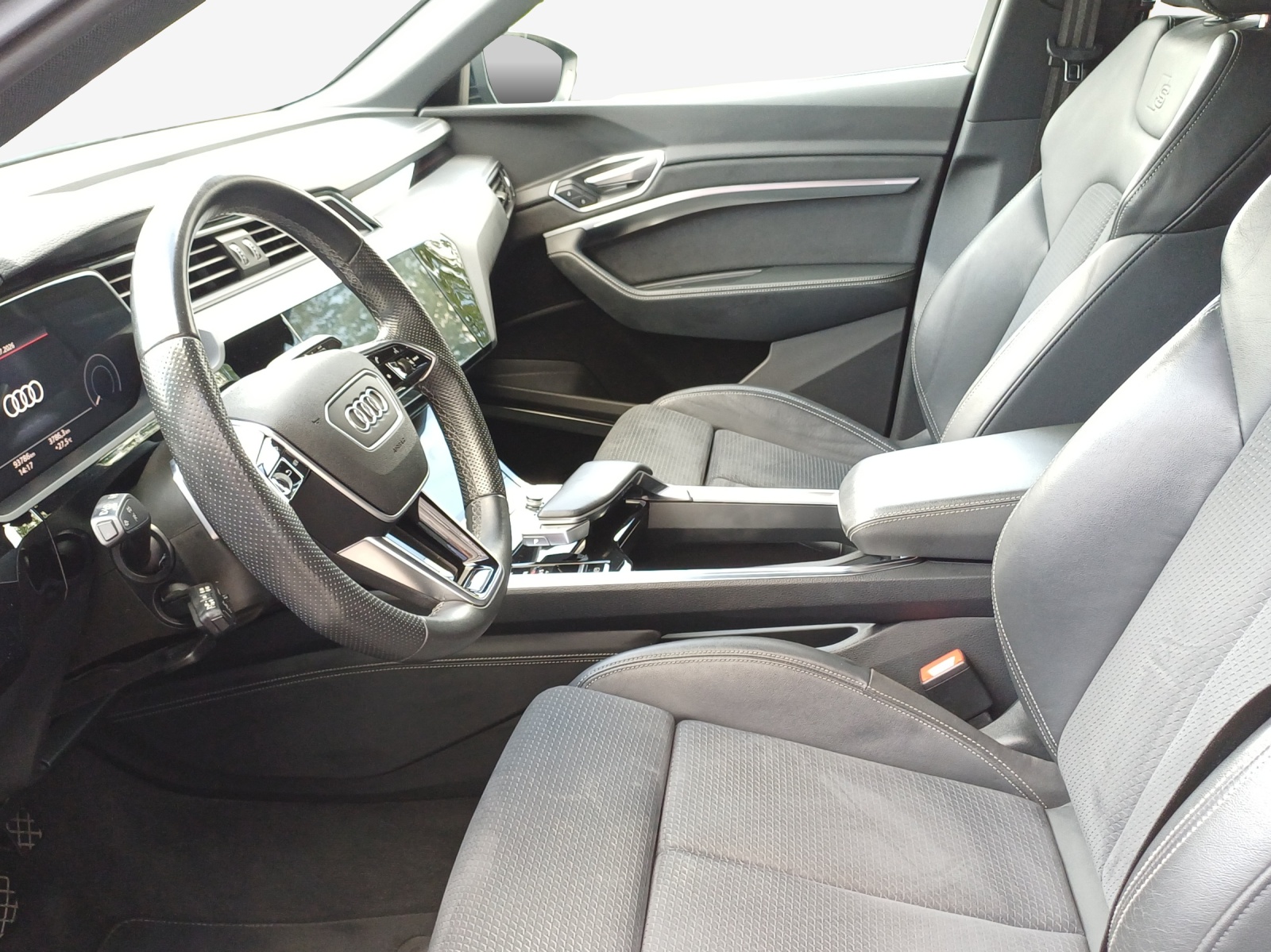 AUDI e-tron 55 Sportback S Line Black Edition quattro-image-7