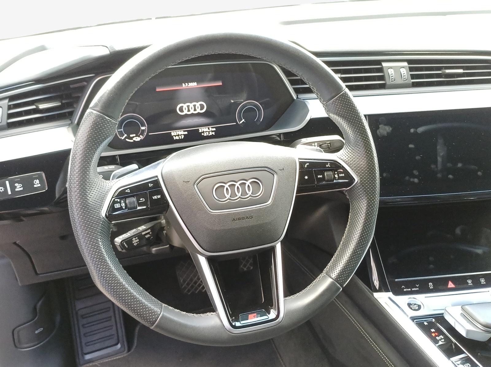 AUDI e-tron 55 Sportback S Line Black Edition quattro-image-9