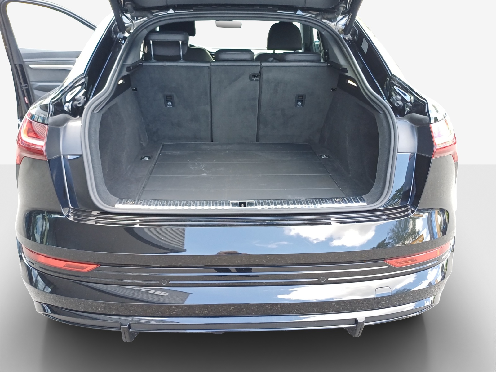 AUDI e-tron 55 Sportback S Line Black Edition quattro-image-12