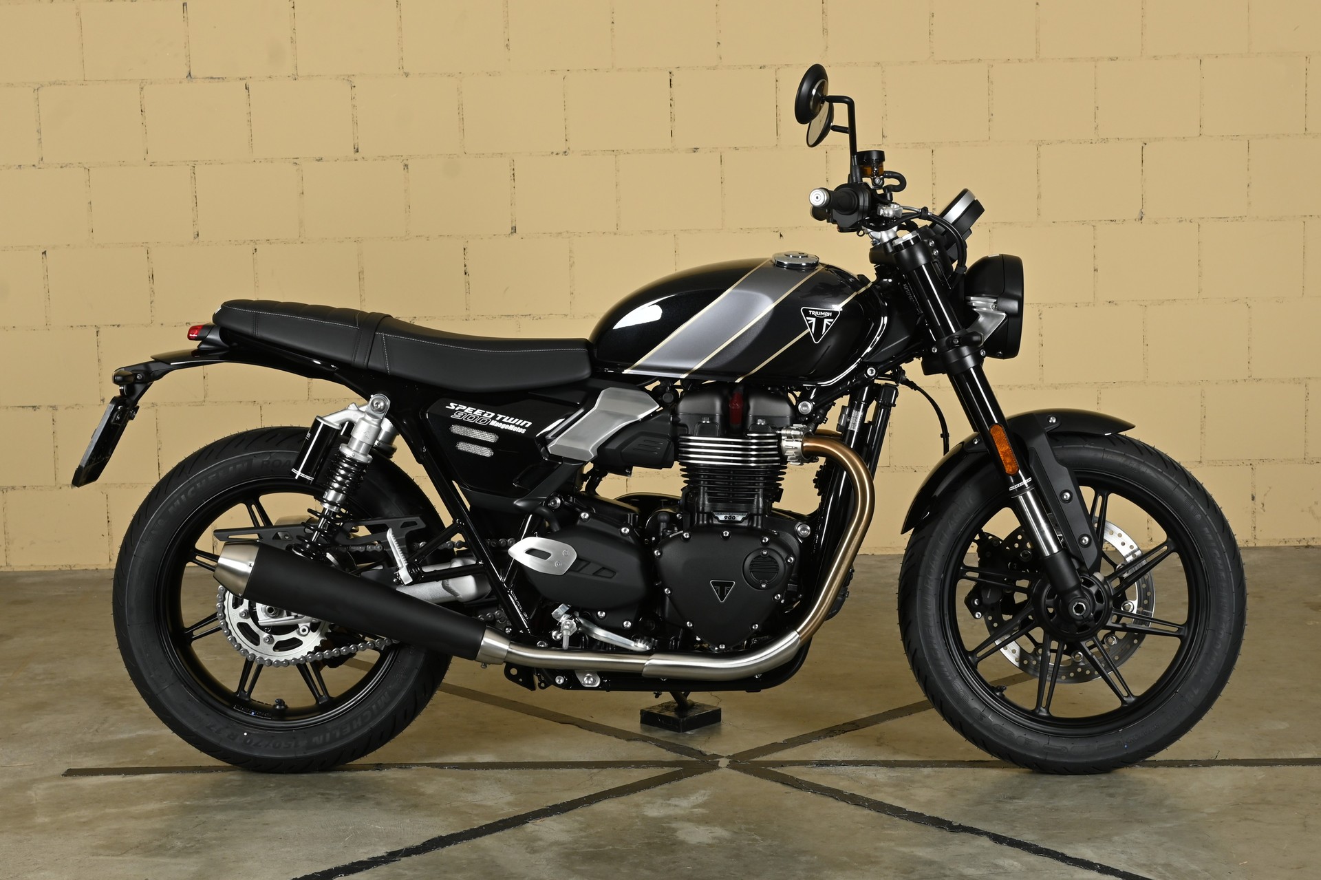 TRIUMPH Speed Twin 900
