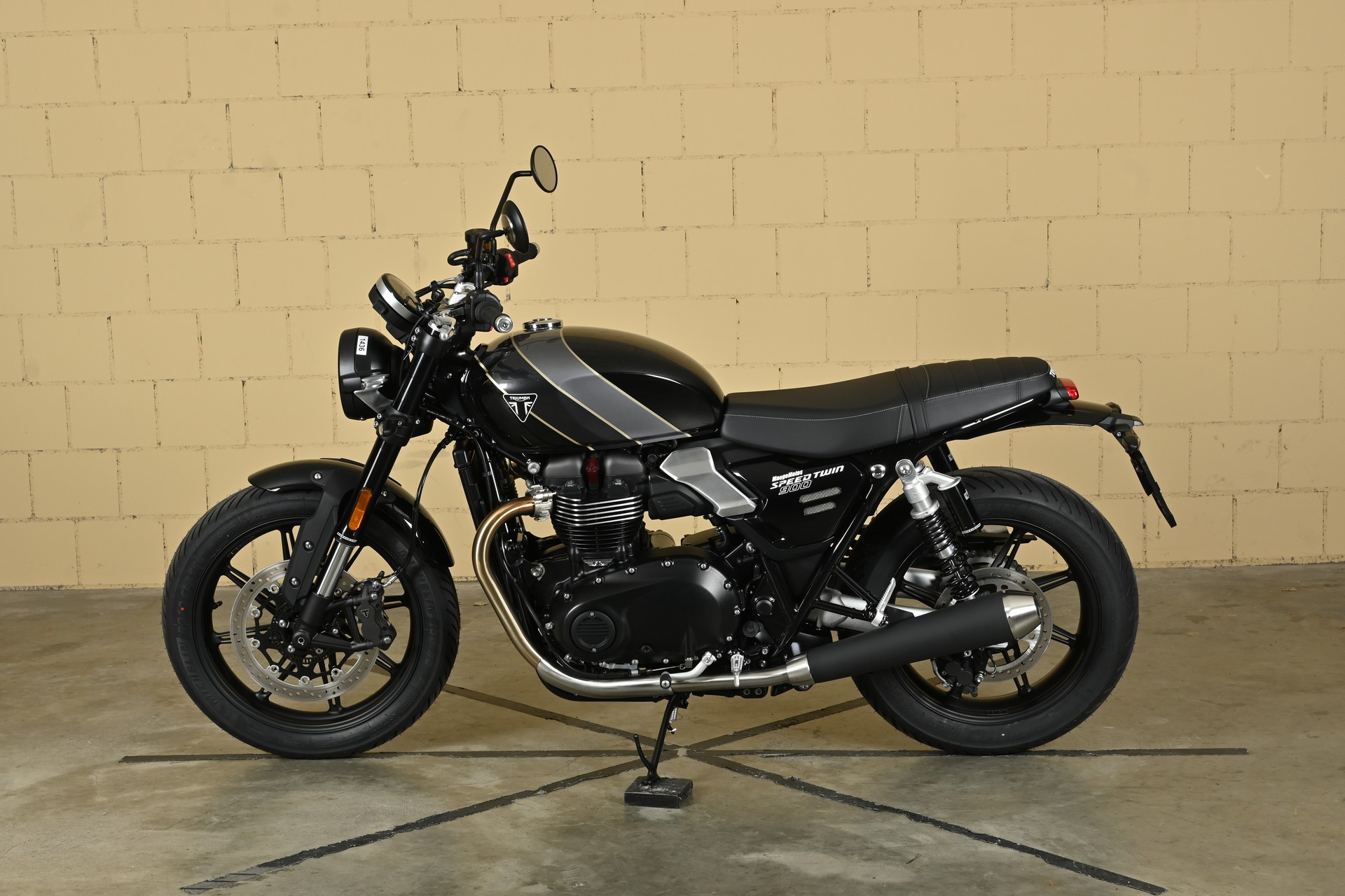 TRIUMPH Speed Twin 900-showroom-element-2
