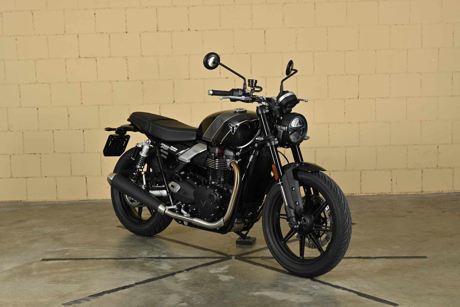 TRIUMPH Speed Twin 900-showroom-element-1