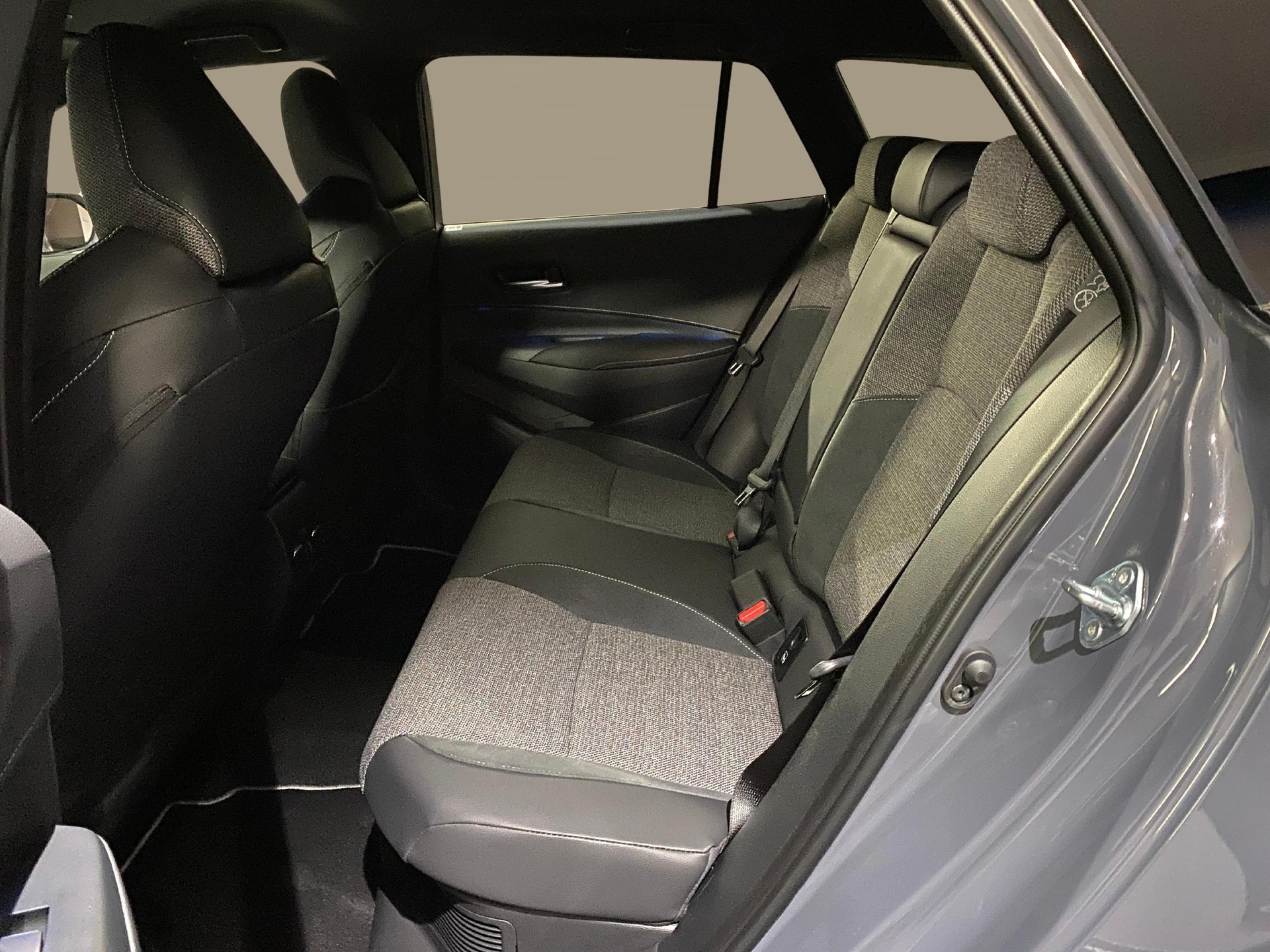 TOYOTA Corolla Touring Sports 2.0 HSD Swiss Edition-image-10