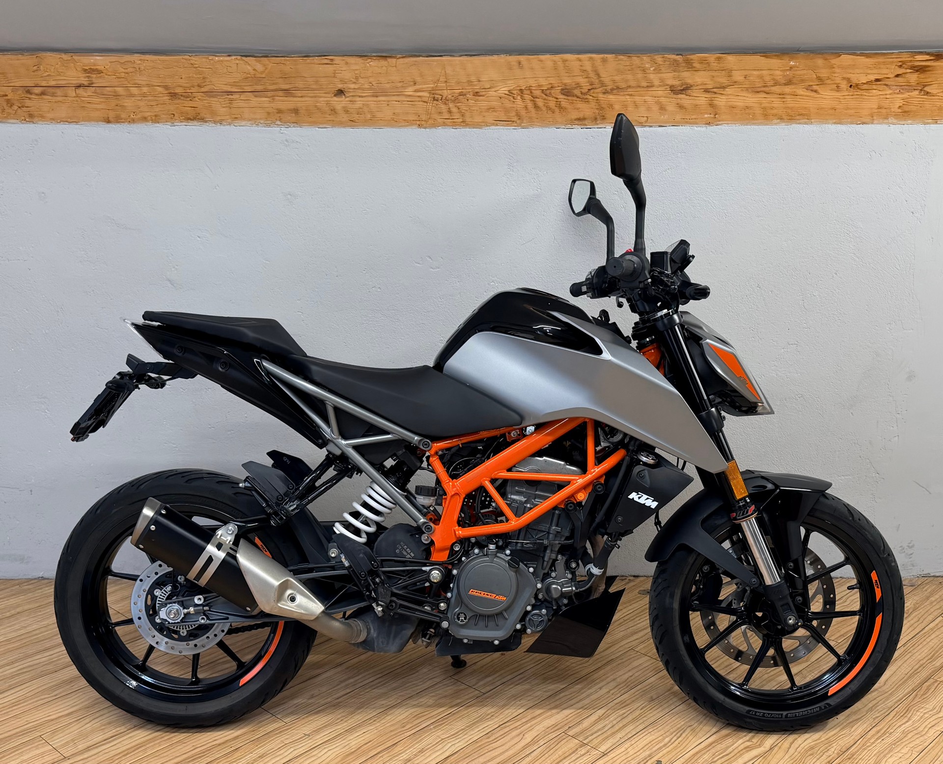 KTM 125 Duke-showroom-element-1