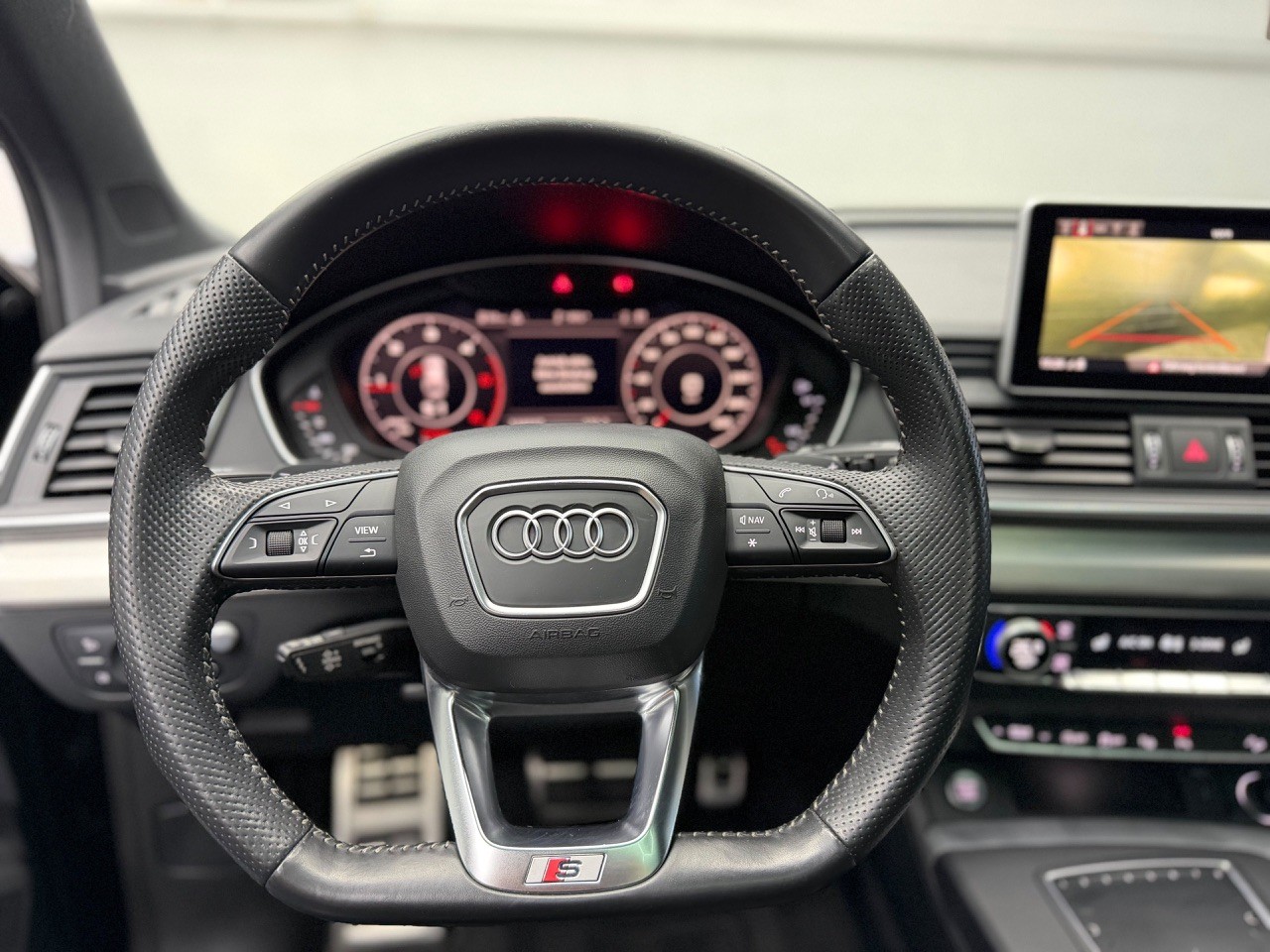 AUDI Q5 40 TDI Sport S-Line quattro | Luftfahrwerk | B&O Soundsystem | Head-Up | 360 Kamera | Panorama Dach | CH-Auto | AHK 2.4T-image-18