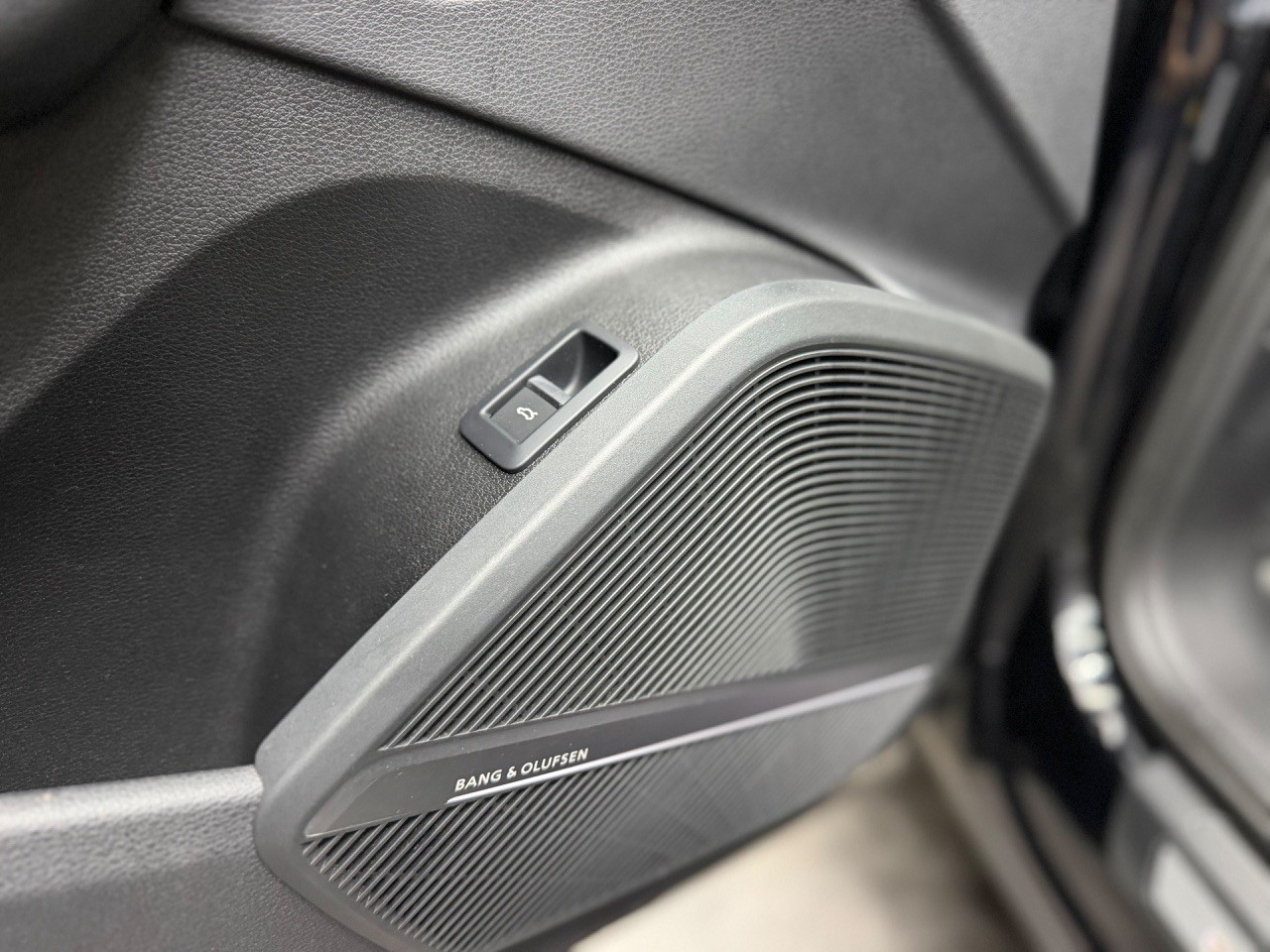 AUDI Q5 40 TDI Sport S-Line quattro | Luftfahrwerk | B&O Soundsystem | Head-Up | 360 Kamera | Panorama Dach | CH-Auto | AHK 2.4T-image-11