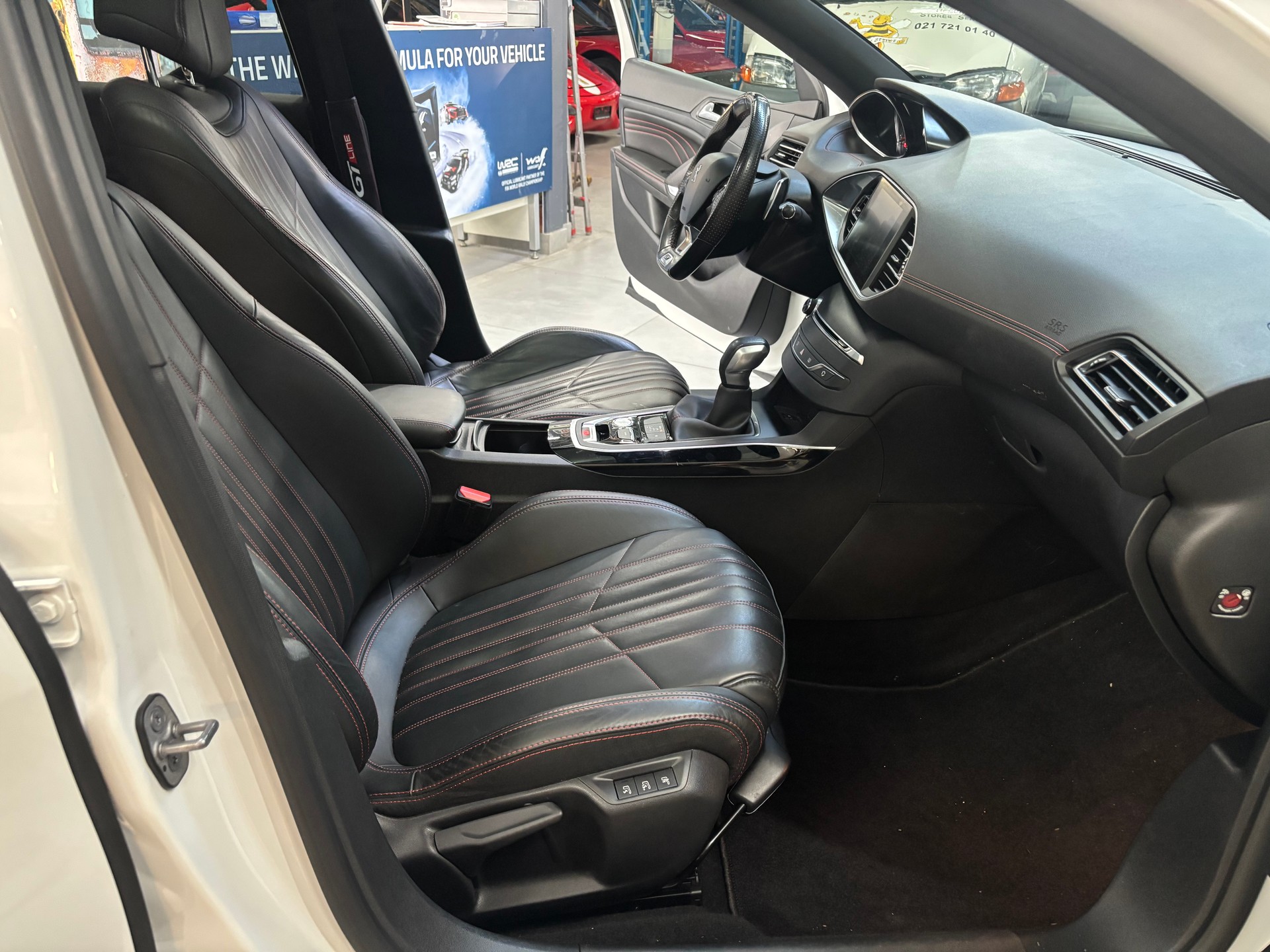 PEUGEOT 308 SW 2.0 BlueHDI GT Automatic-image-12