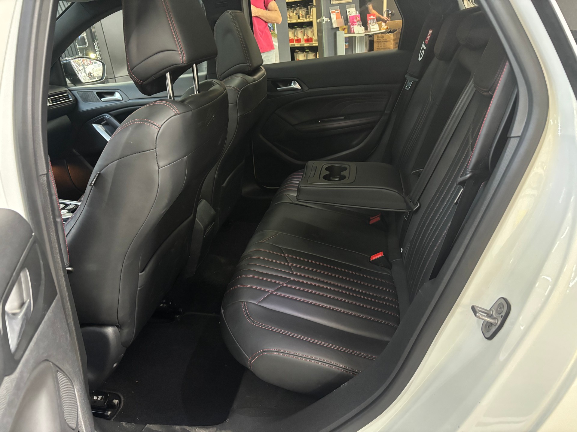 PEUGEOT 308 SW 2.0 BlueHDI GT Automatic-image-10