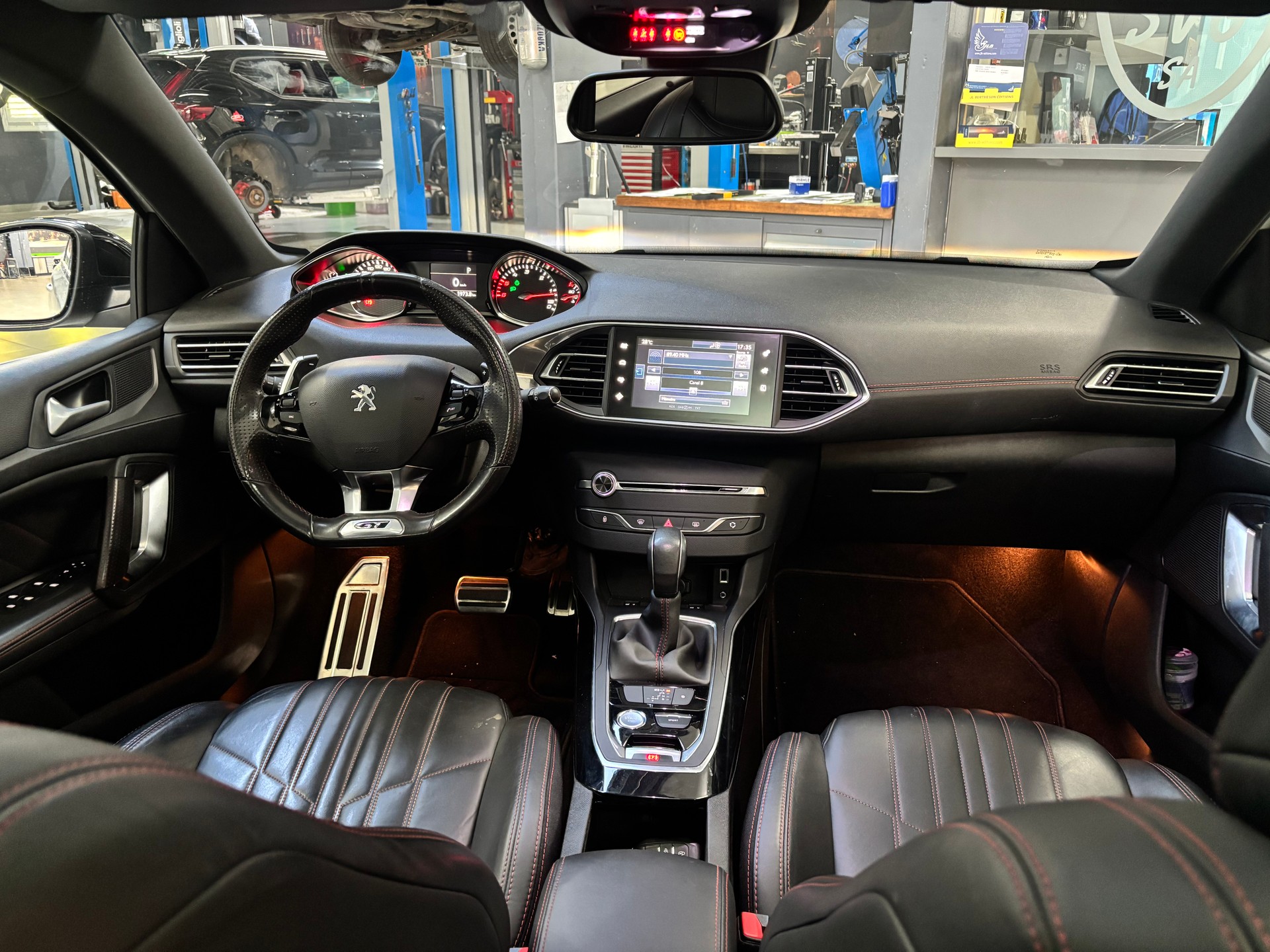 PEUGEOT 308 SW 2.0 BlueHDI GT Automatic-image-13