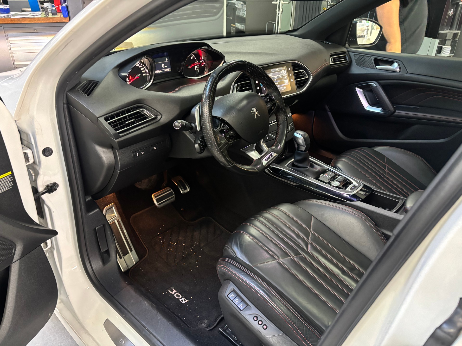PEUGEOT 308 SW 2.0 BlueHDI GT Automatic-image-9